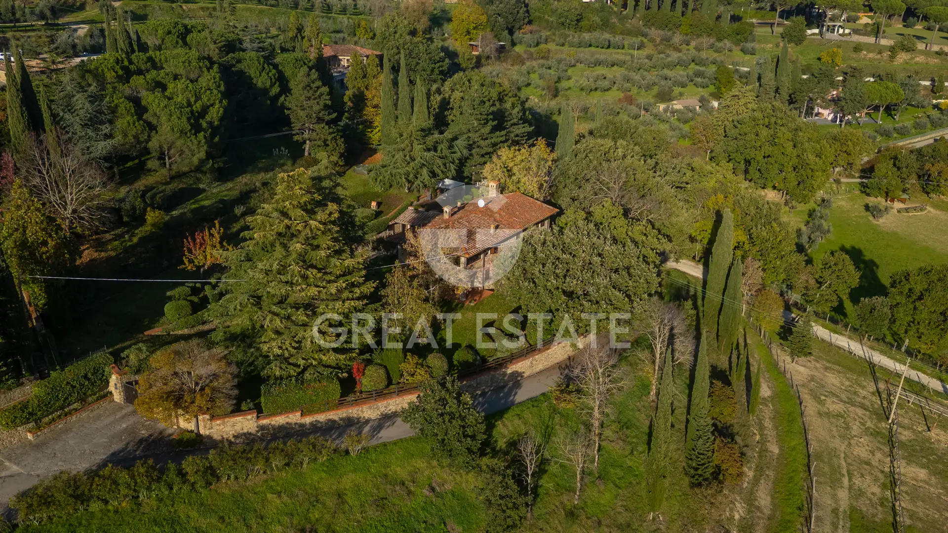 House 424m² in Italy, Arezzo. Priced at 1400000€ rent photo-4