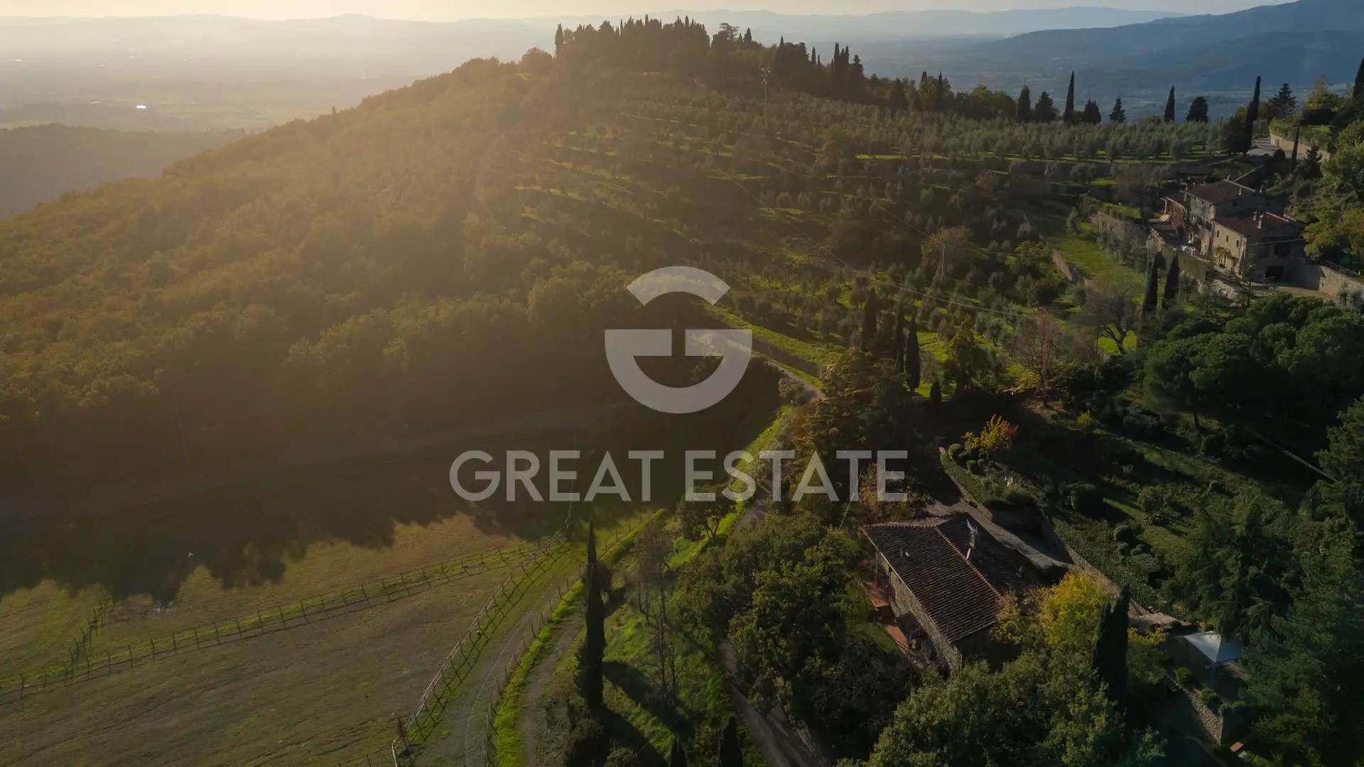 House 424m² in Italy, Arezzo. Priced at 1400000€ rent photo-5