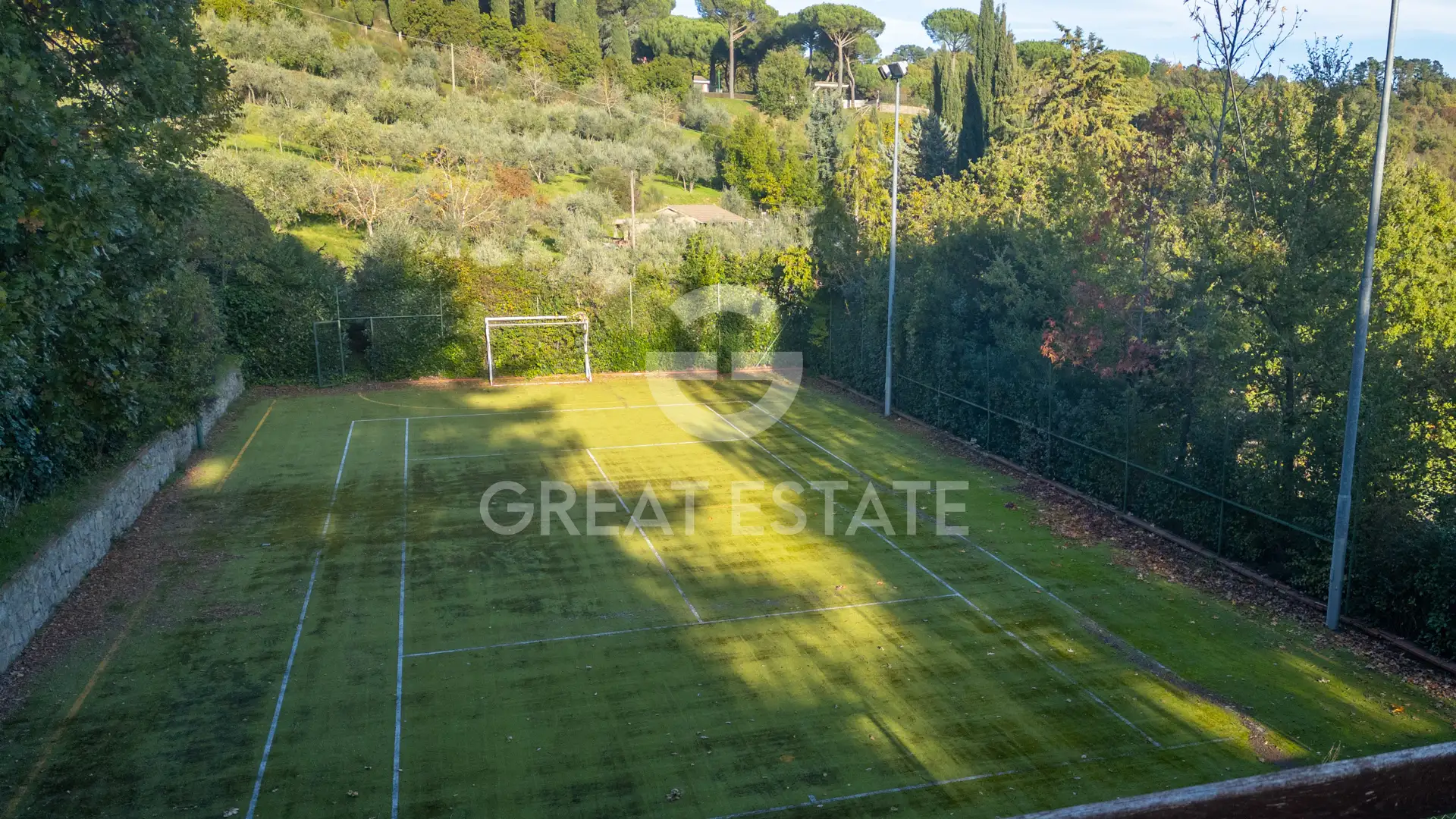 House 424m² in Italy, Arezzo. Priced at 1400000€ rent photo-12