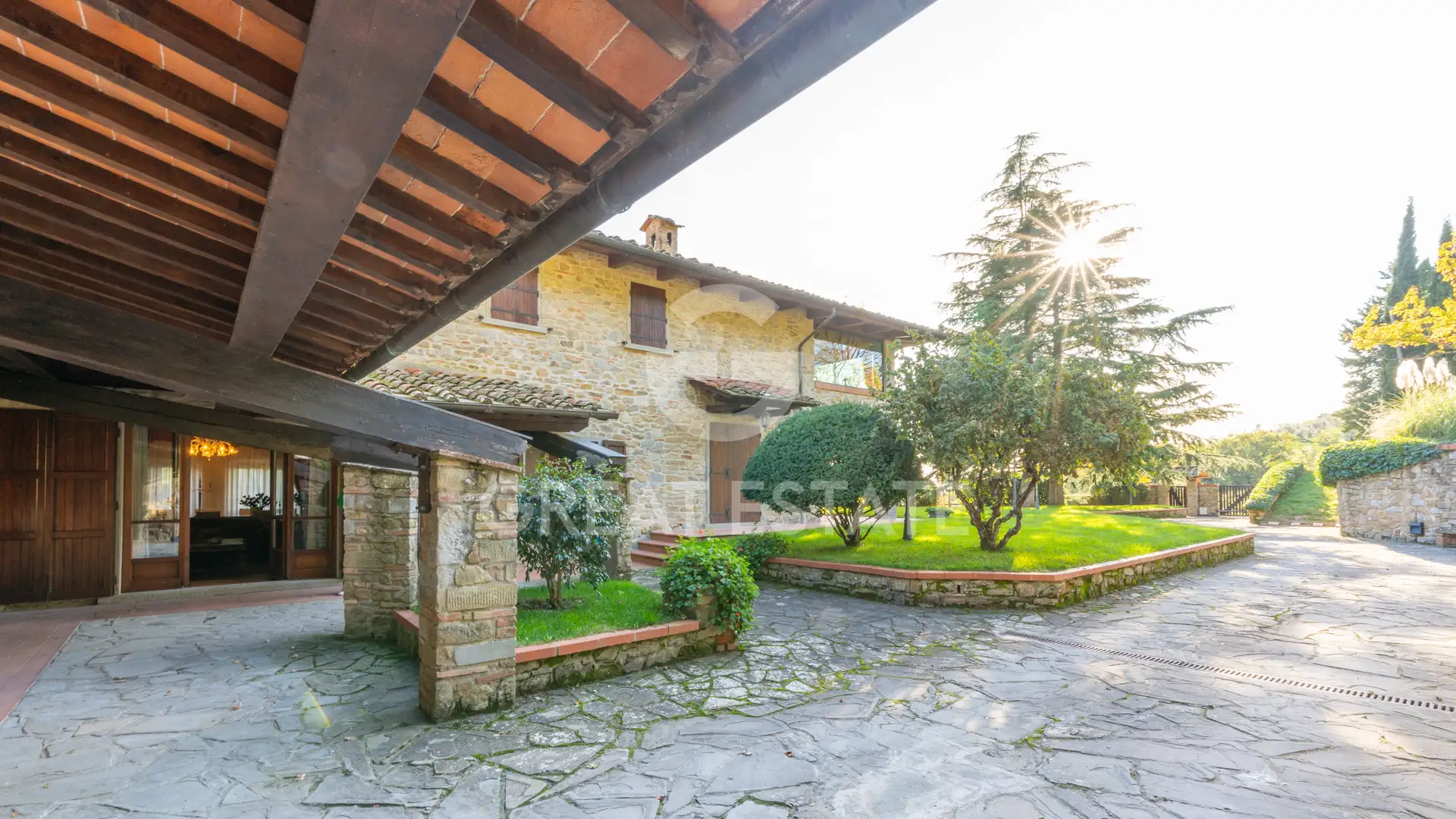 House 424m² in Italy, Arezzo. Priced at 1400000€ rent photo-11