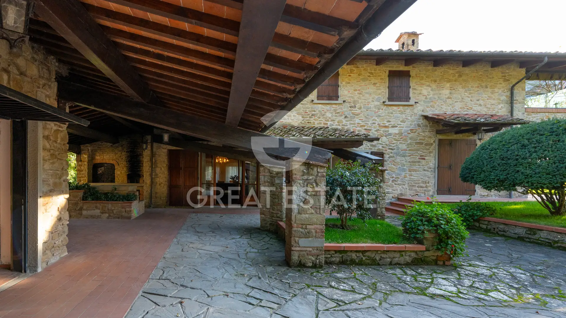 House 424m² in Italy, Arezzo. Priced at 1400000€ rent photo-13