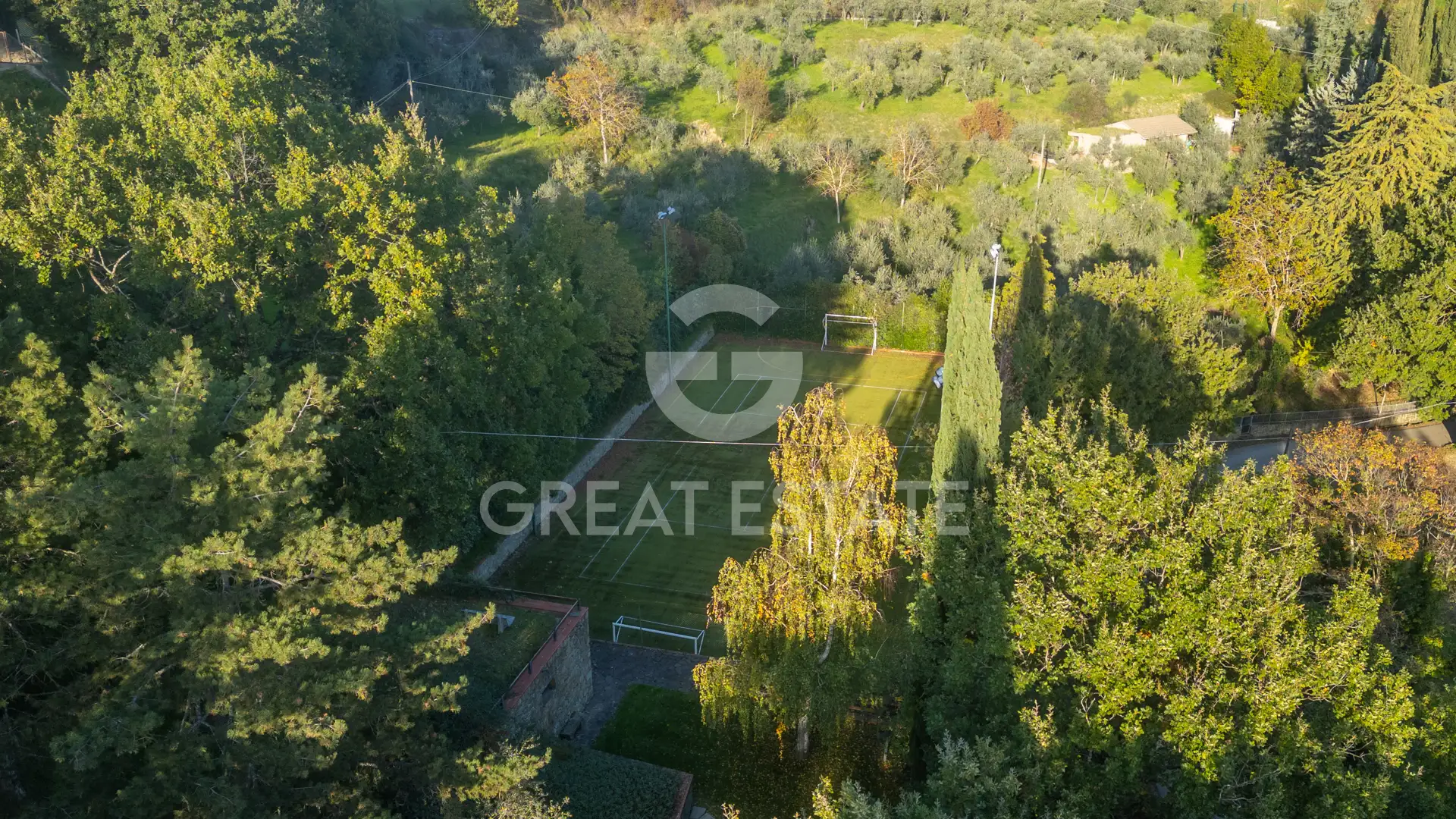 House 424m² in Italy, Arezzo. Priced at 1400000€ rent photo-14