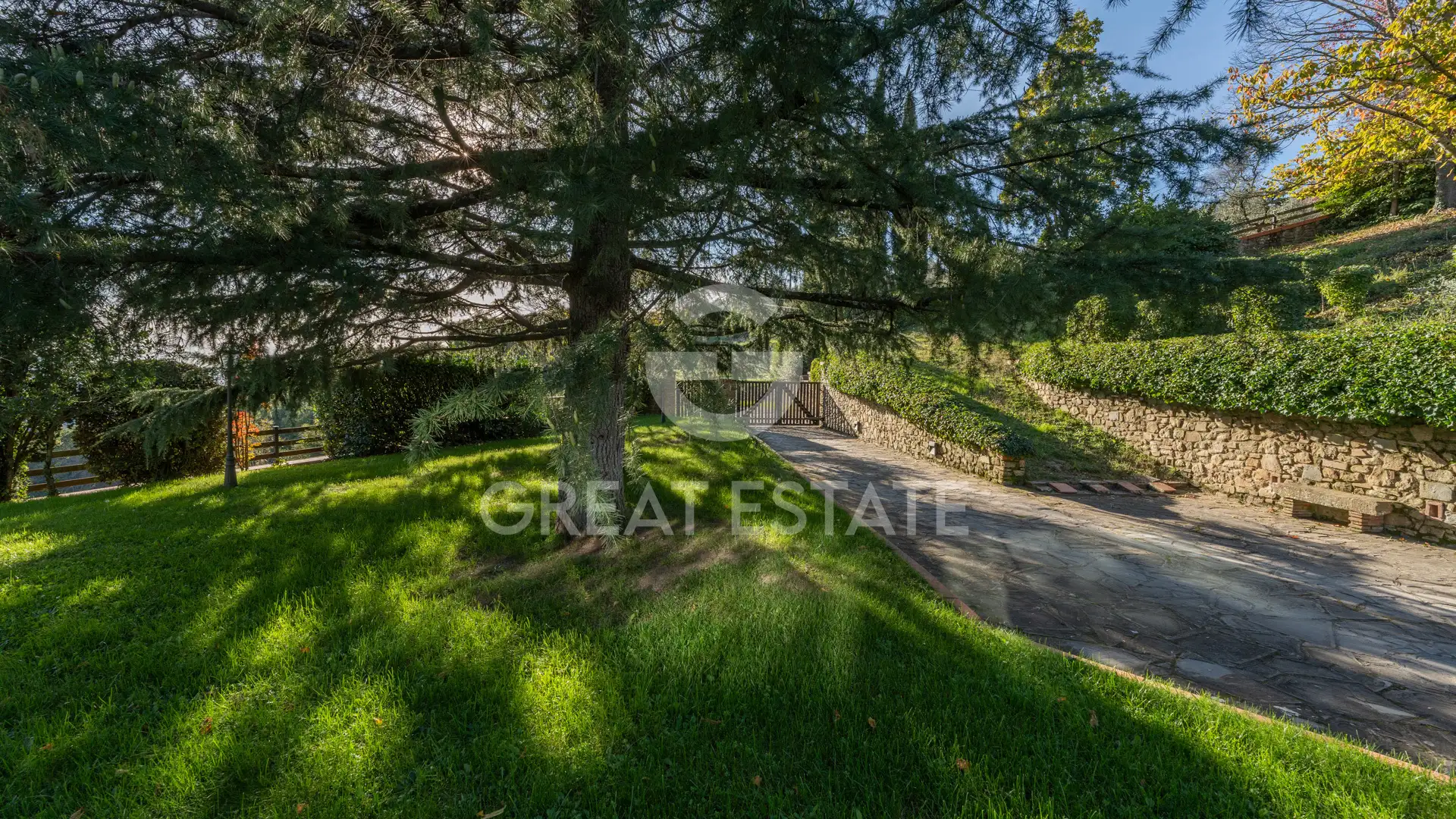 House 424m² in Italy, Arezzo. Priced at 1400000€ rent photo-15