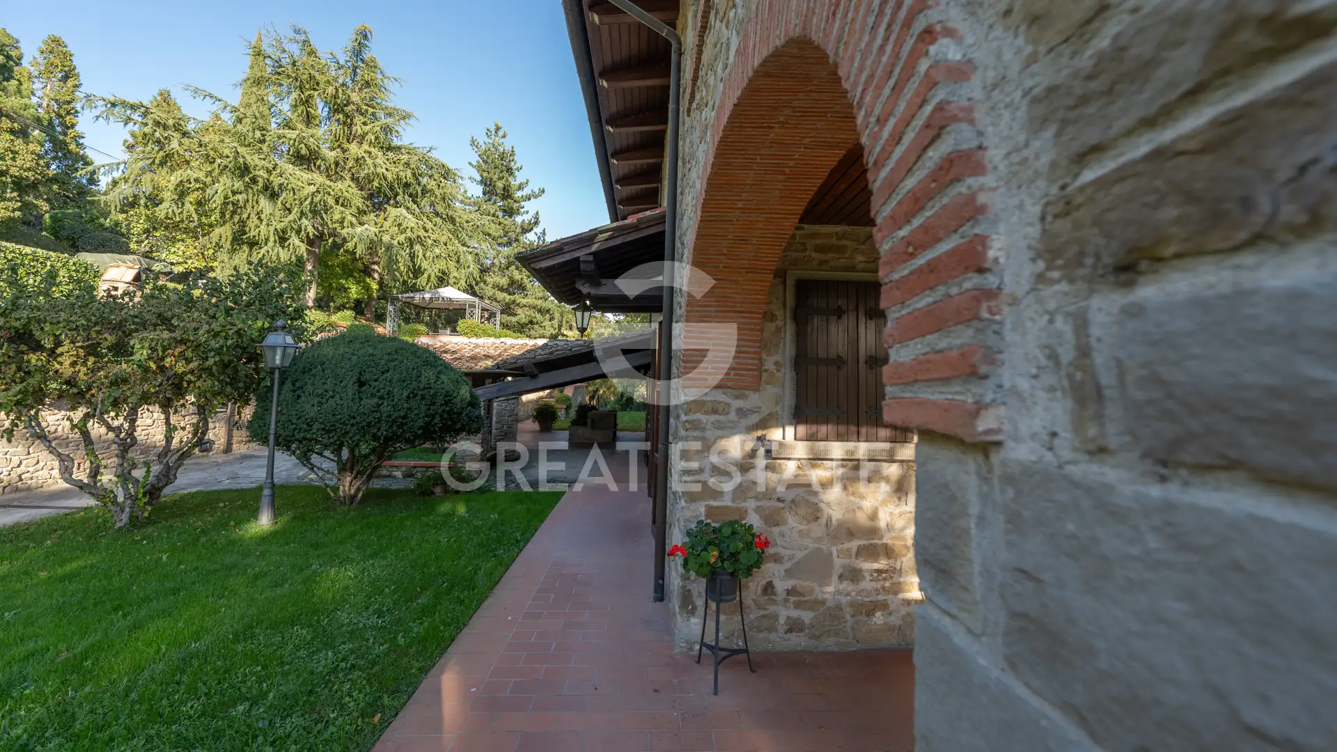House 424m² in Italy, Arezzo. Priced at 1400000€ rent photo-13