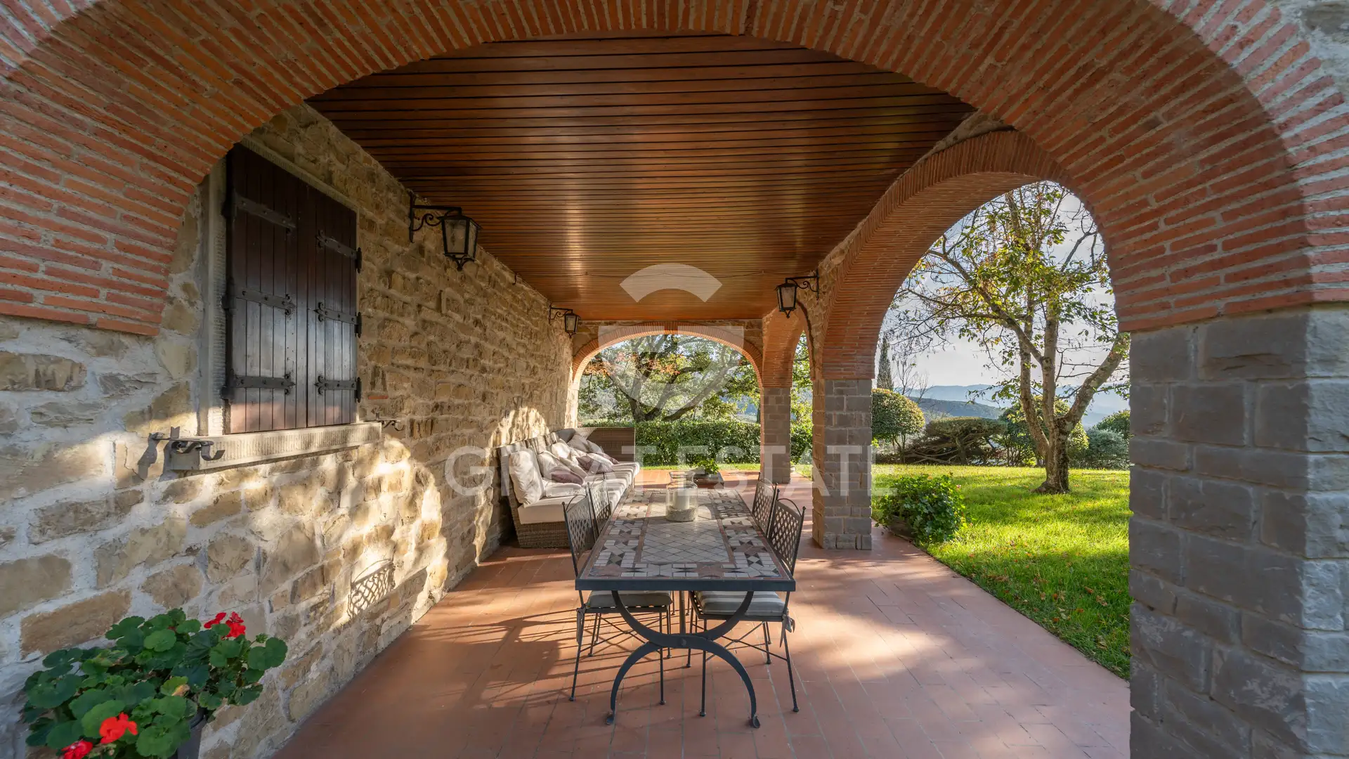 House 424m² in Italy, Arezzo. Priced at 1400000€ rent photo-14