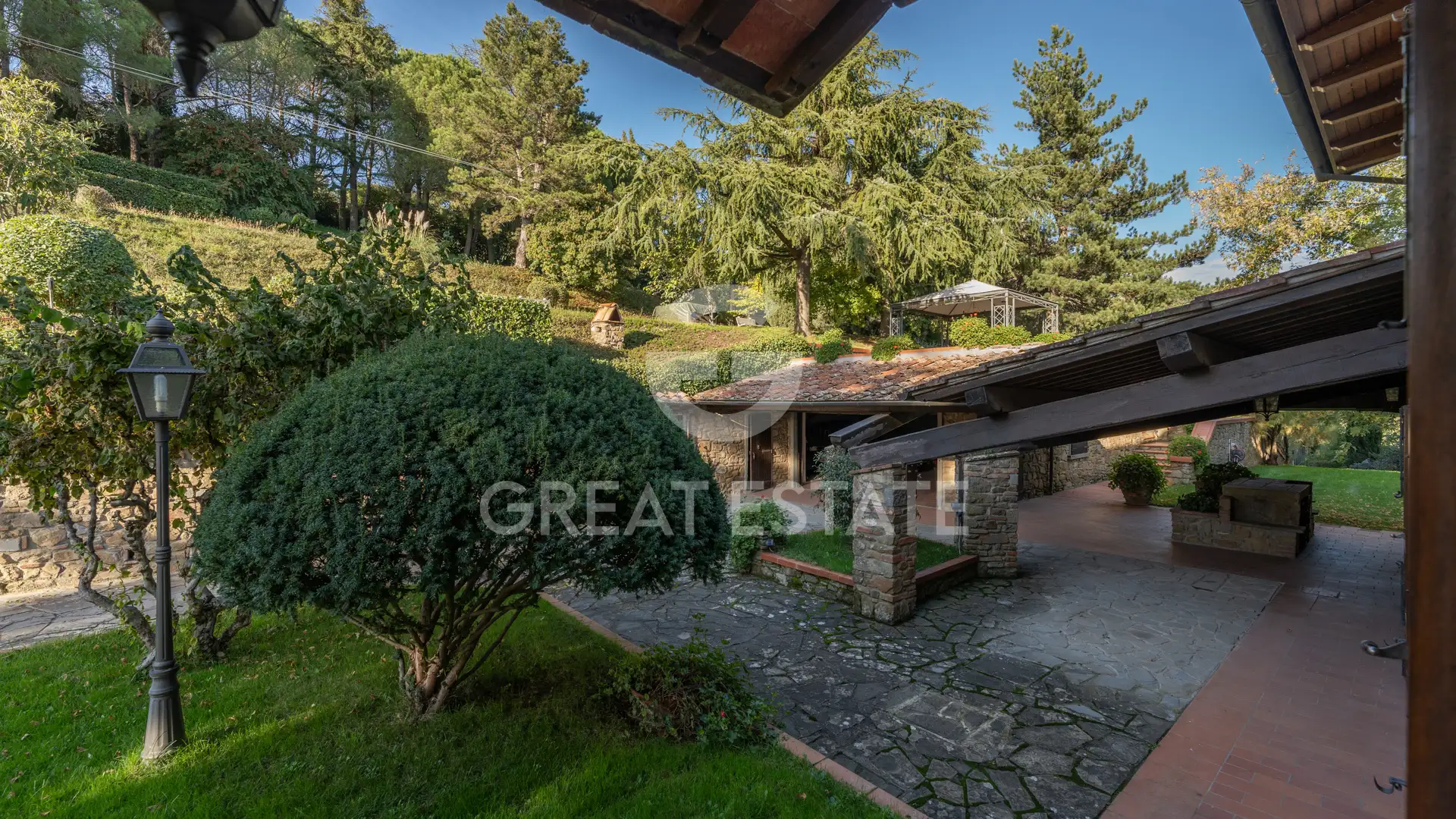 House 424m² in Italy, Arezzo. Priced at 1400000€ rent photo-15