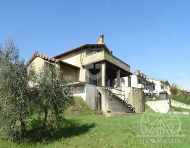 Buy in Italy for 790000€