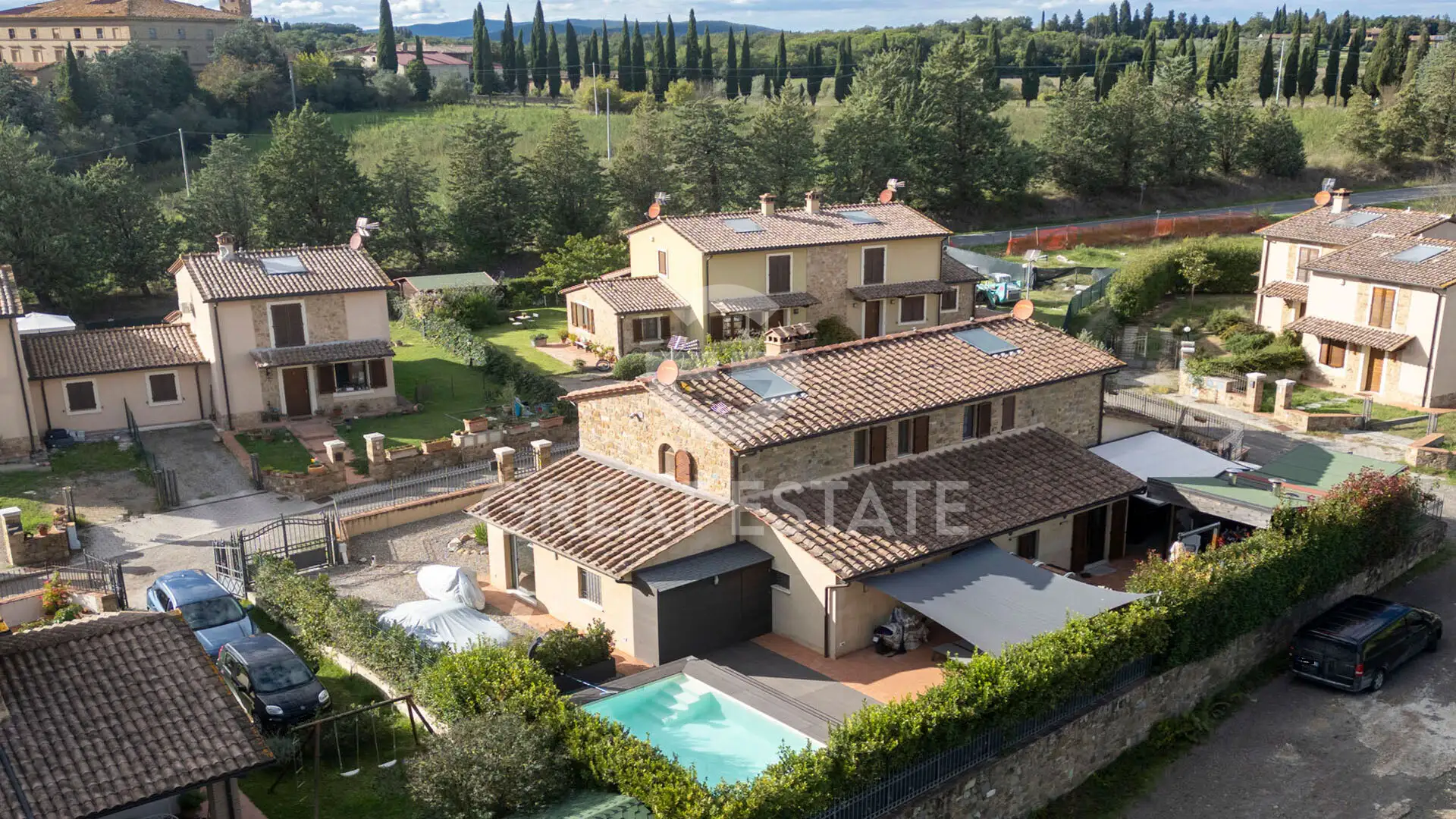 Villa 354m² in Italy, Siena. Priced at 550000€ rent photo-3