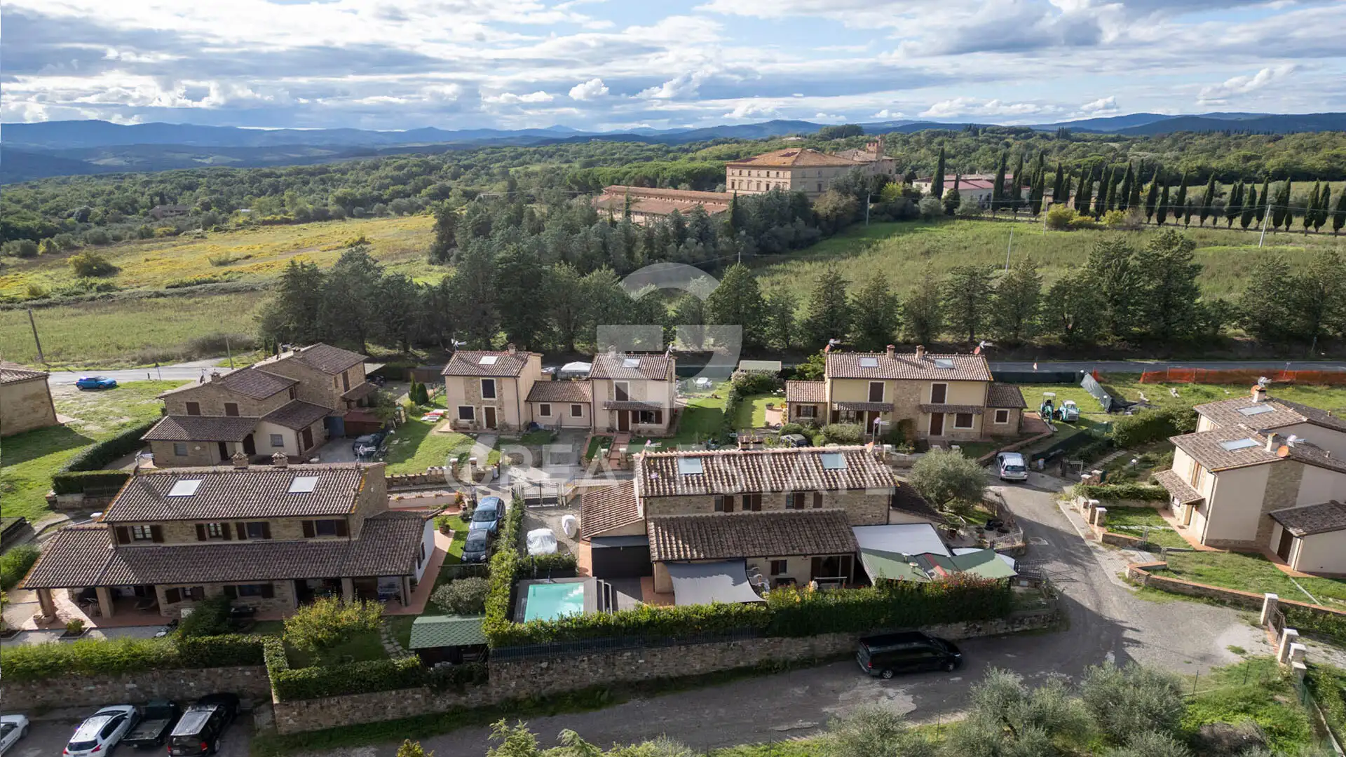 Villa 354m² in Italy, Siena. Priced at 550000€ rent photo-7