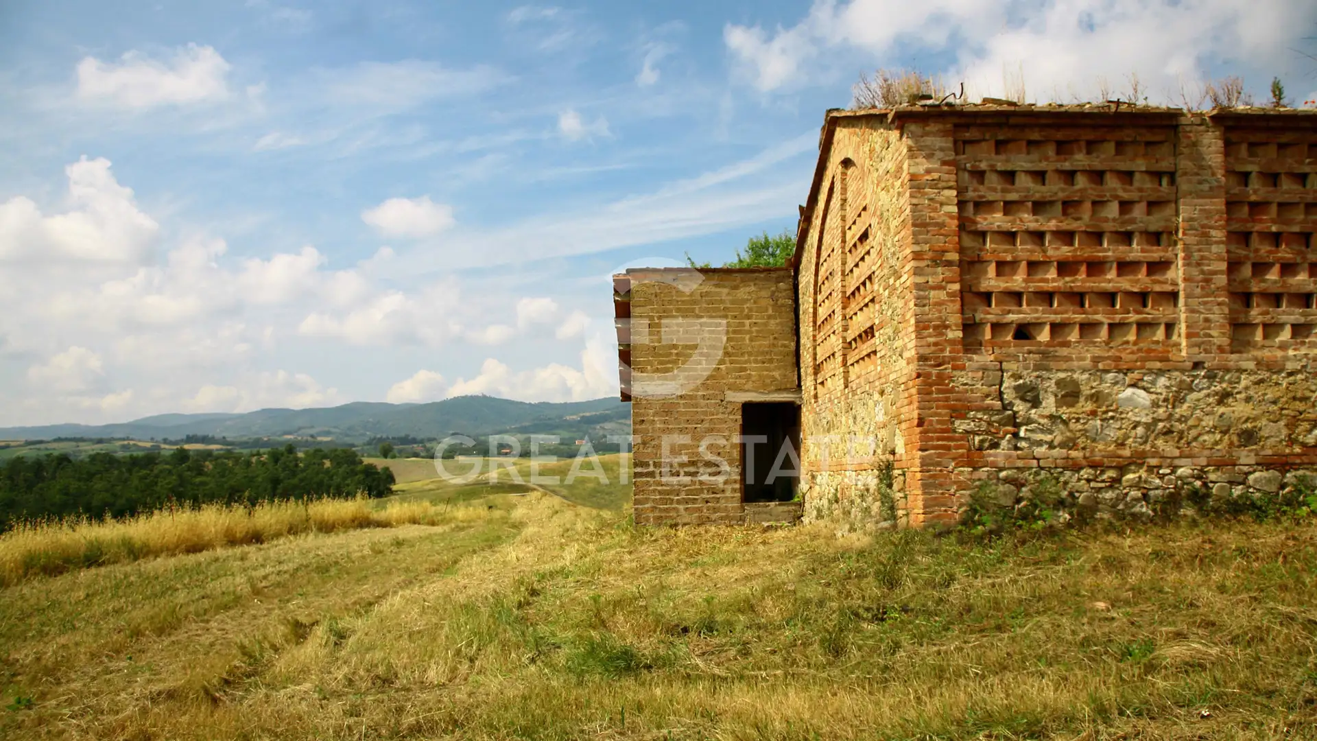 House 981m² in Italy, Perugia. Priced at 650000€ rent photo-8
