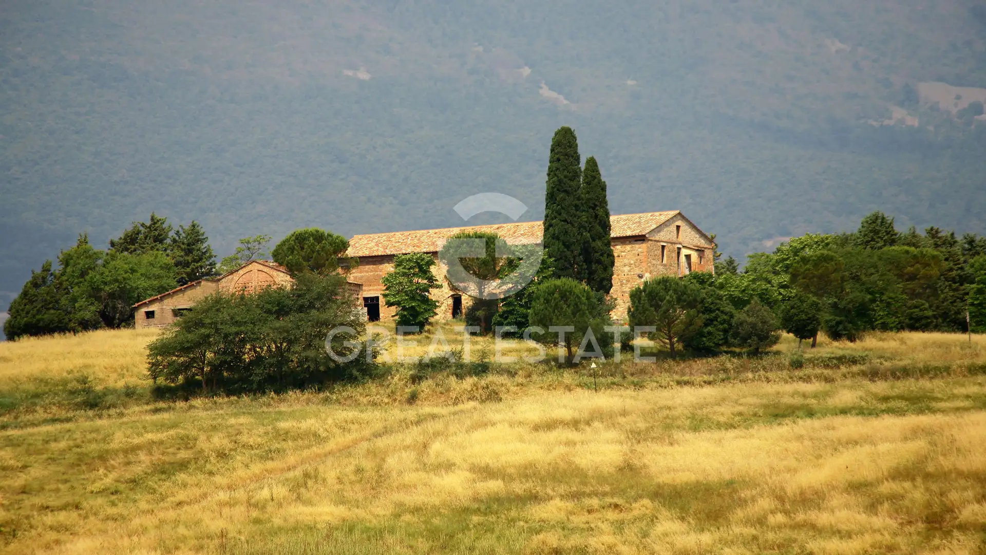 House 981m² in Italy, Perugia. Priced at 650000€ rent photo-3