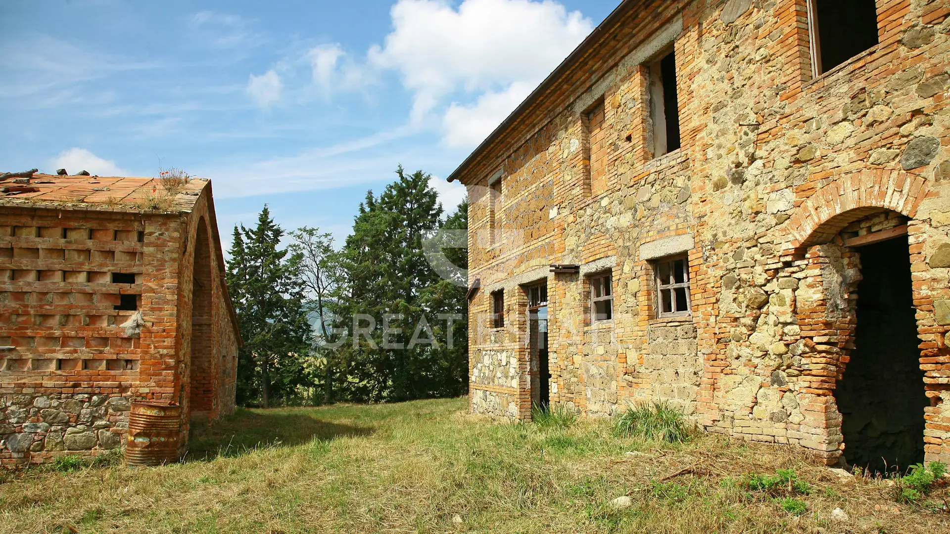 House 981m² in Italy, Perugia. Priced at 650000€ rent photo-9