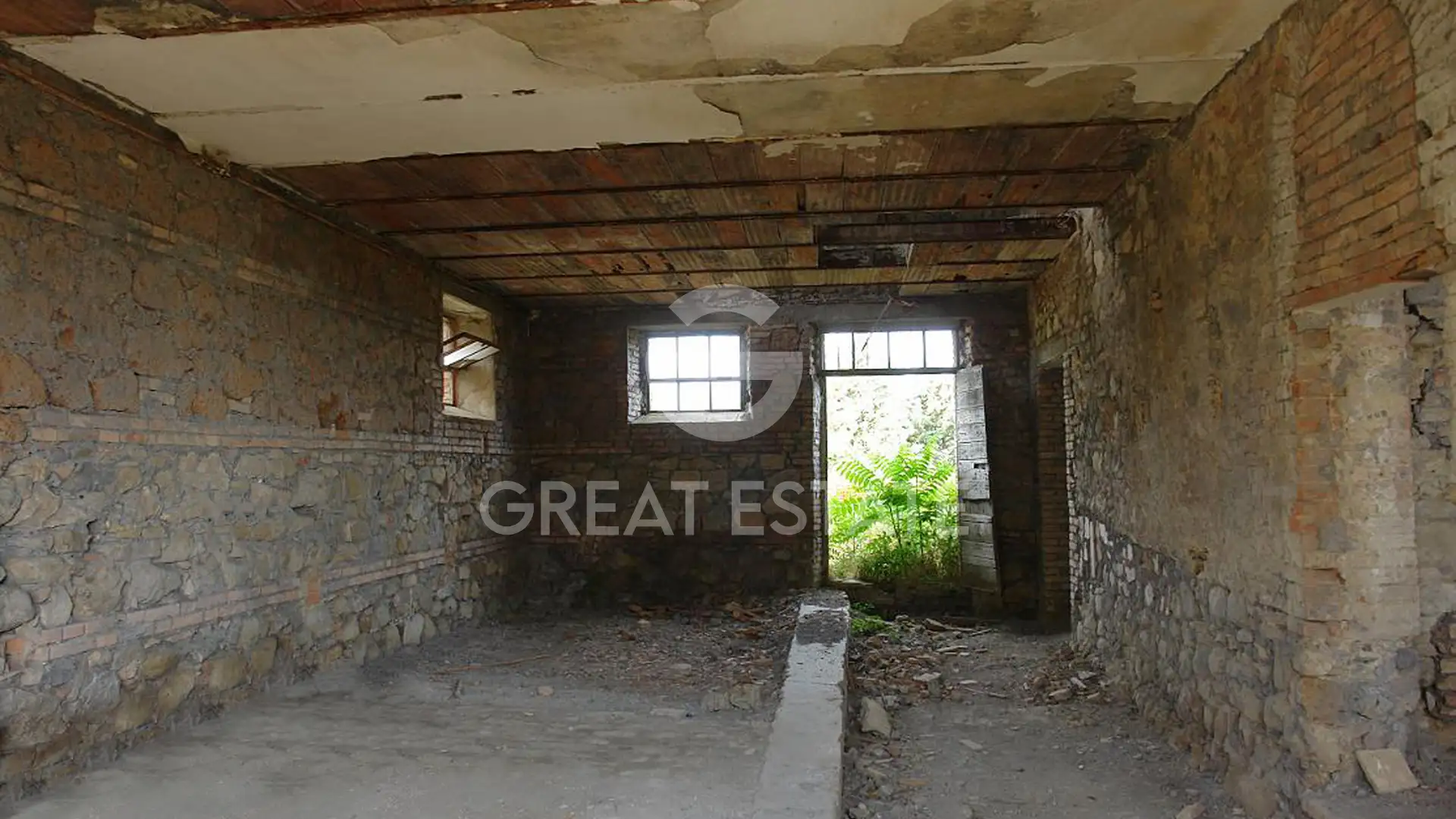 House 981m² in Italy, Perugia. Priced at 650000€ rent photo-12