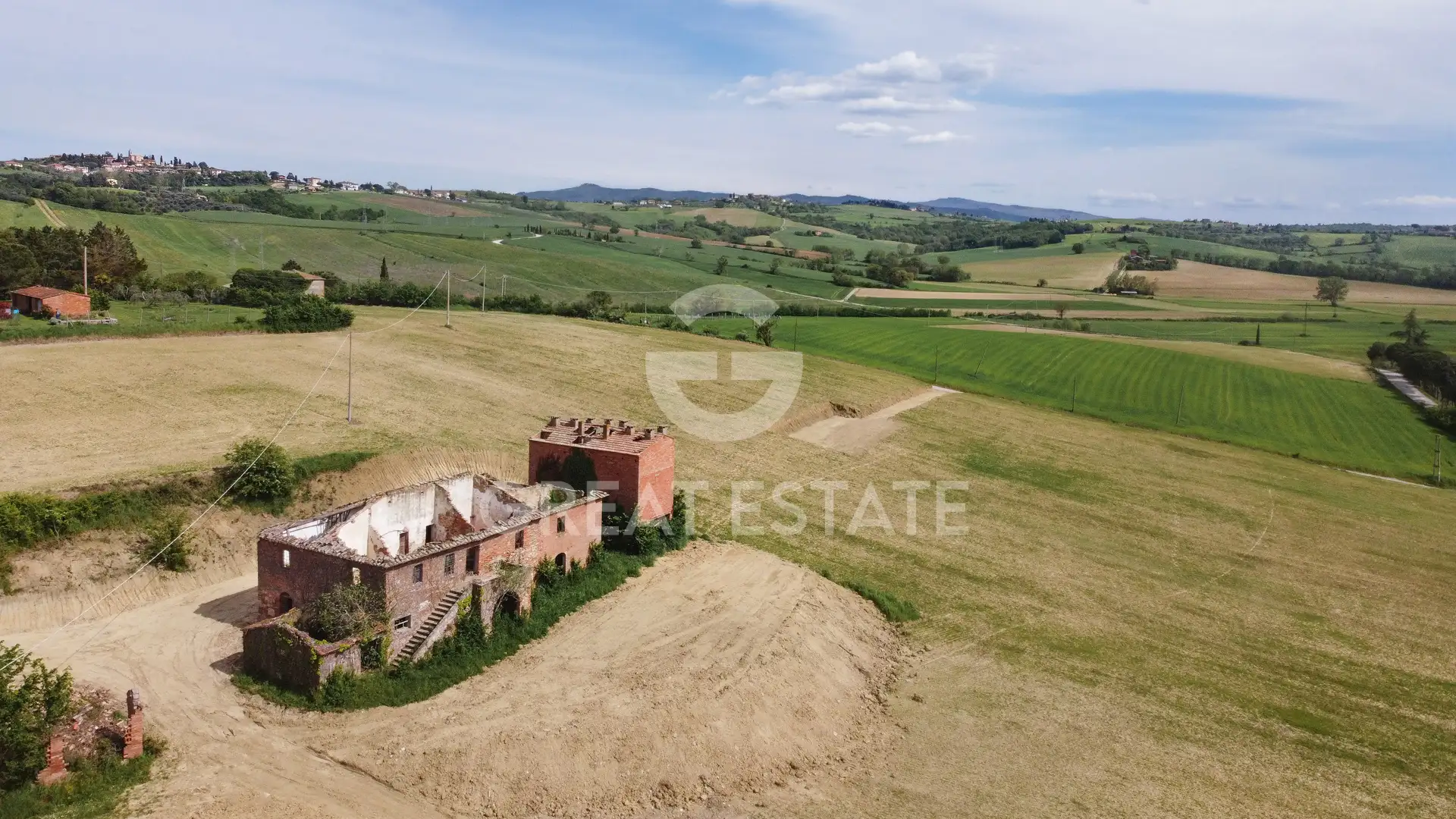 House 525m² in Italy, Perugia. Priced at 2350000€ rent photo-8