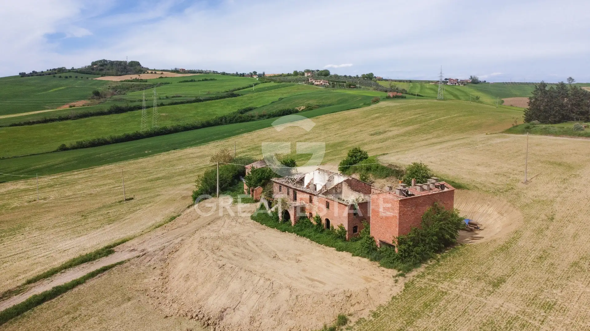 House 525m² in Italy, Perugia. Priced at 2350000€ rent photo-9