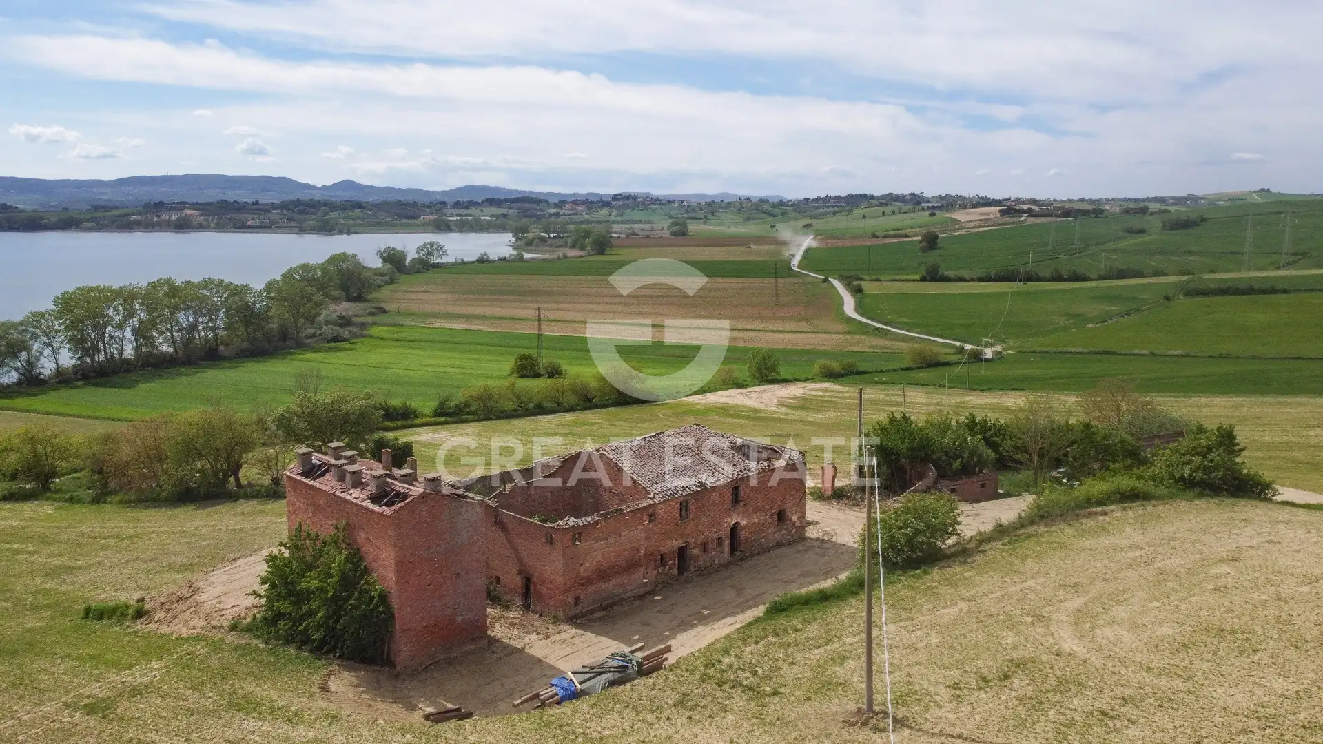 House 525m² in Italy, Perugia. Priced at 2350000€ rent photo-10