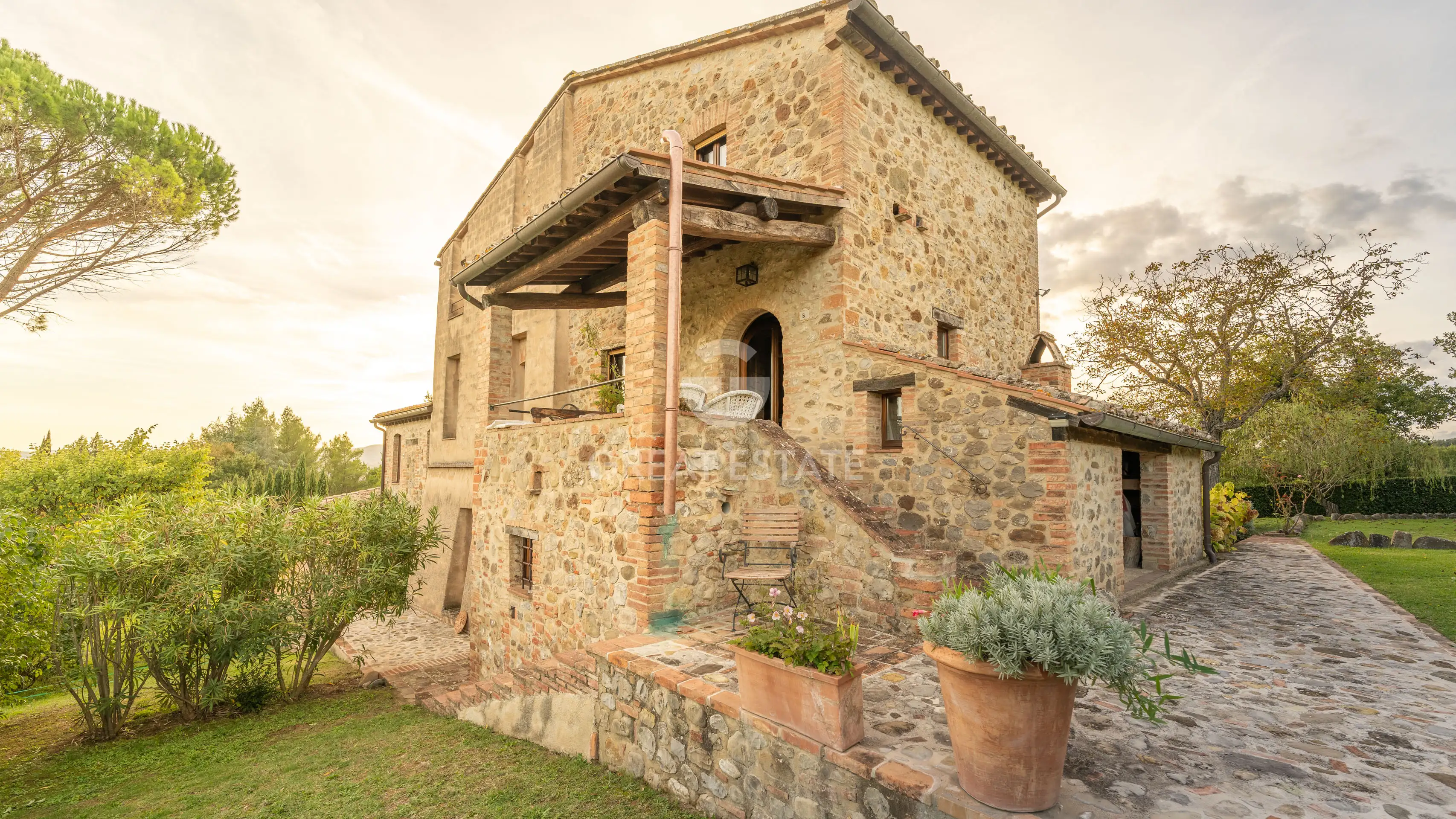 House 478m² in Italy, Perugia. Priced at 1700000€ rent photo-4