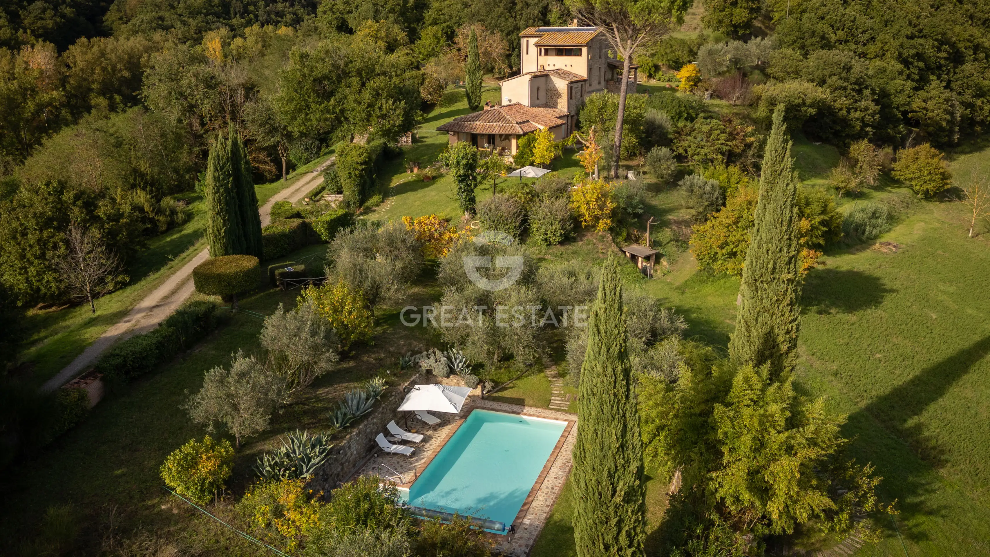 House 478m² in Italy, Perugia. Priced at 1700000€ rent photo-3