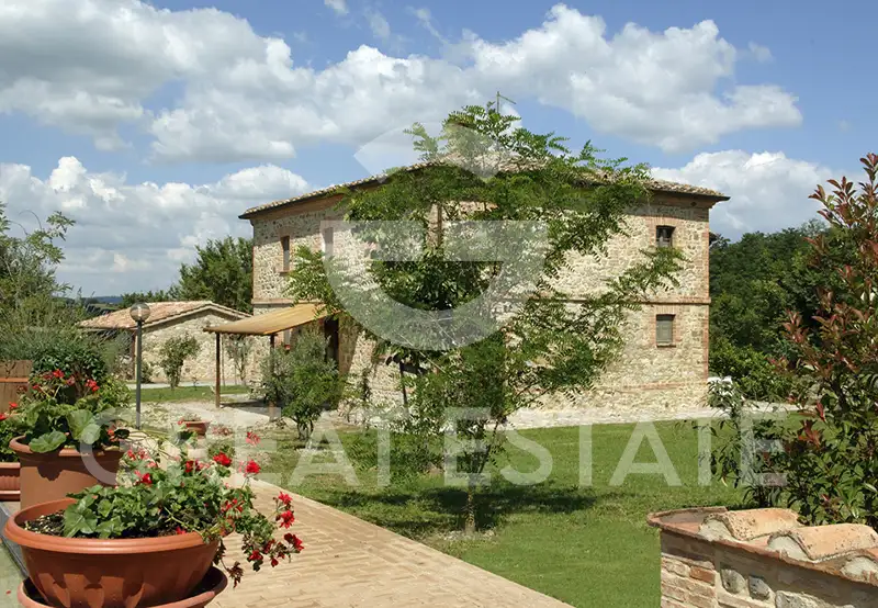 Hotels 890m² in Italy, Perugia. Priced at 1790000€ rent photo-5