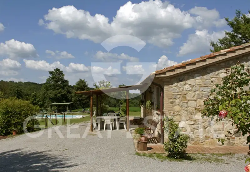 Hotels 890m² in Italy, Perugia. Priced at 1790000€ rent photo-8