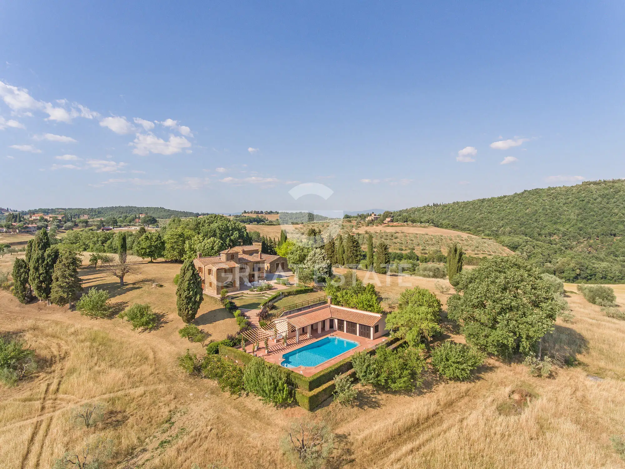 House 870m² in Italy, Siena. Priced at 2950000€ rent photo-1
