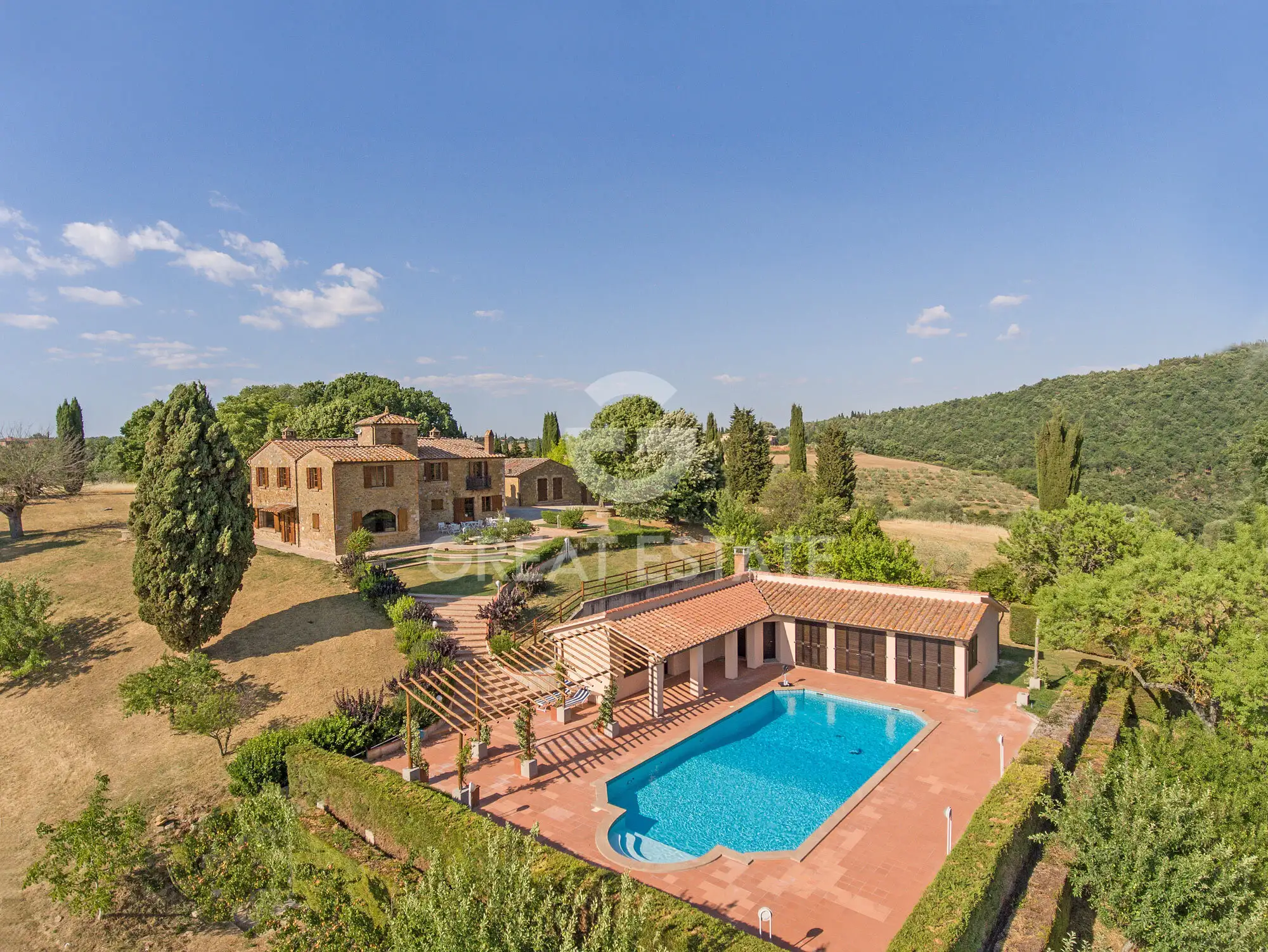 House 870m² in Italy, Siena. Priced at 2950000€ rent photo-2