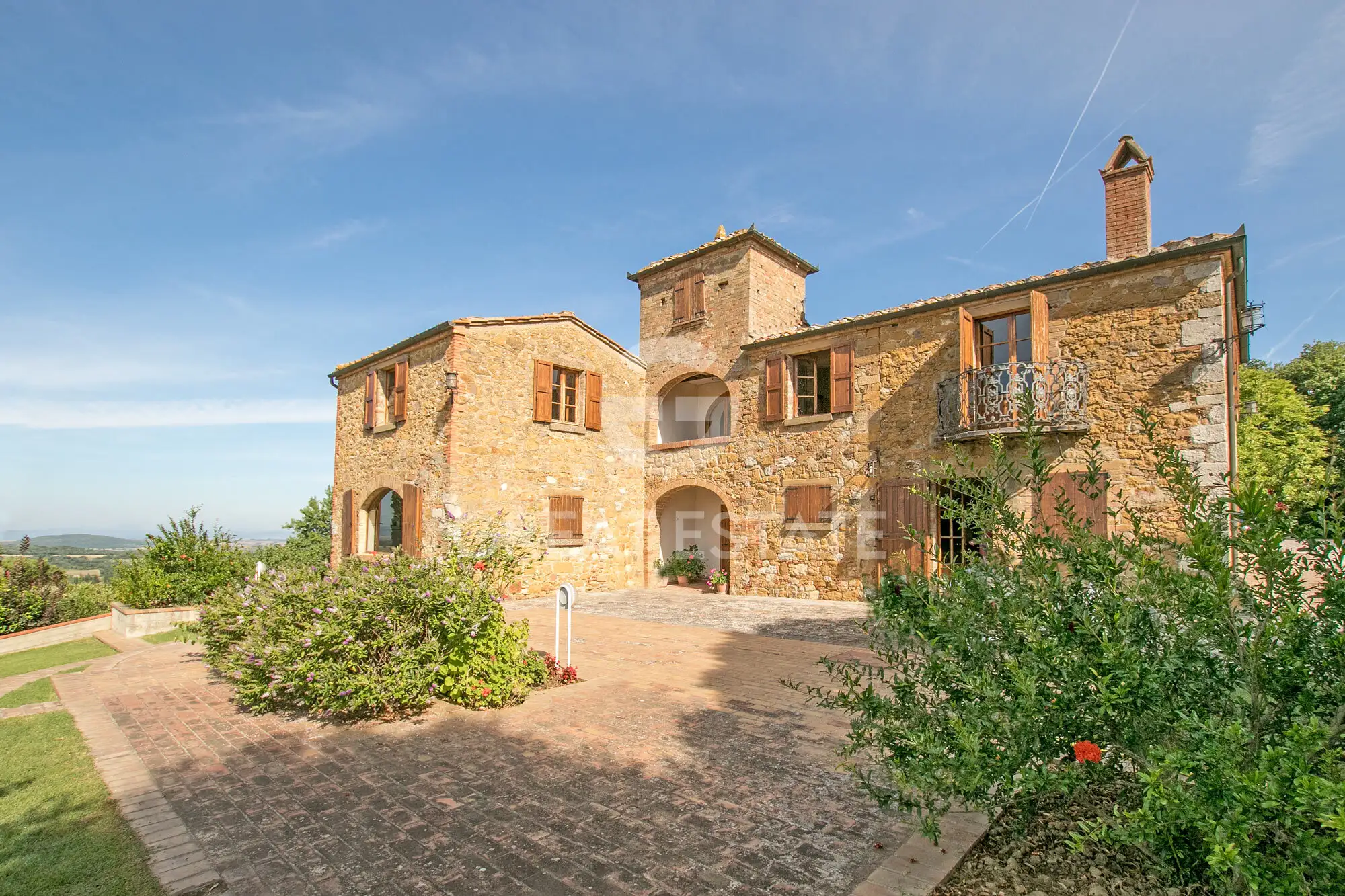 House 870m² in Italy, Siena. Priced at 2950000€ rent photo-3