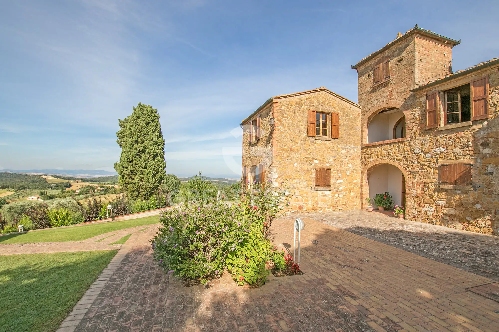 House 870m² in Italy, Siena. Priced at 2950000€ rent photo-4