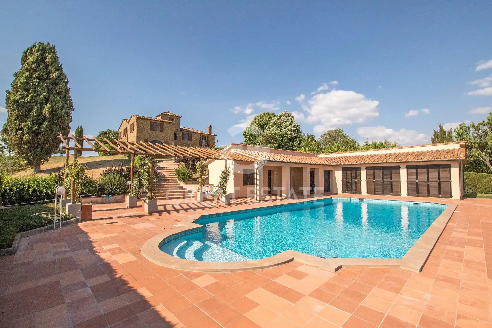 House 870m² in Italy, Siena. Priced at 2950000€ rent photo-6