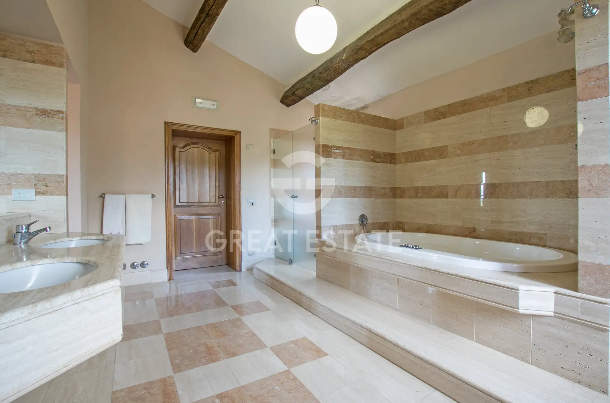 House 870m² in Italy, Siena. Priced at 2950000€ rent photo-14