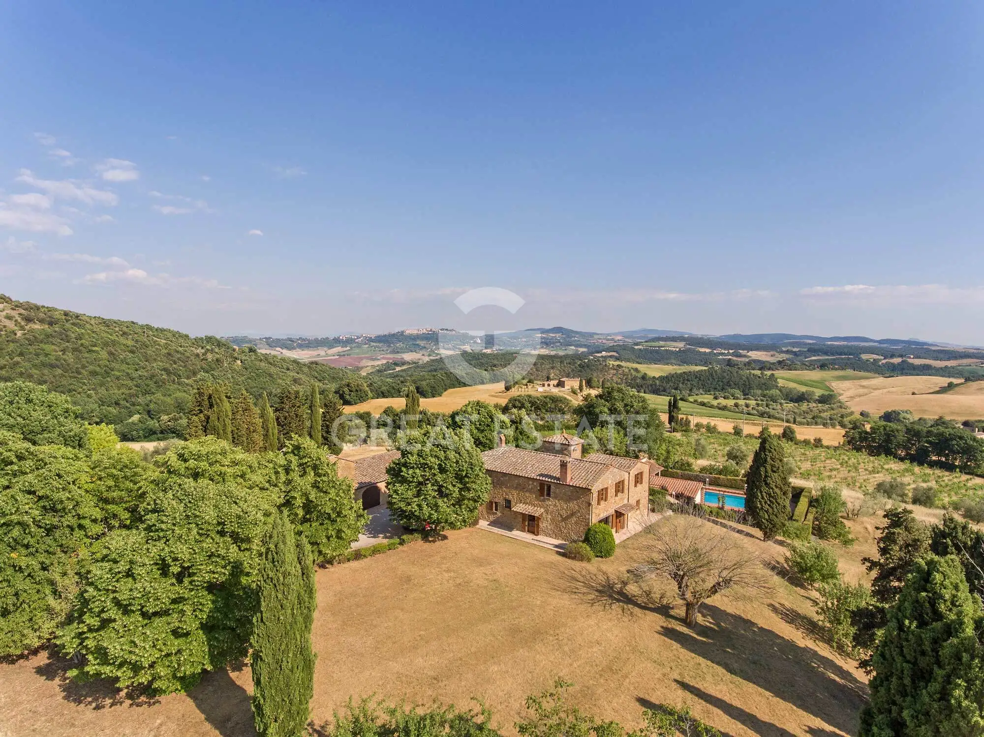 House 870m² in Italy, Siena. Priced at 2950000€ rent photo-15
