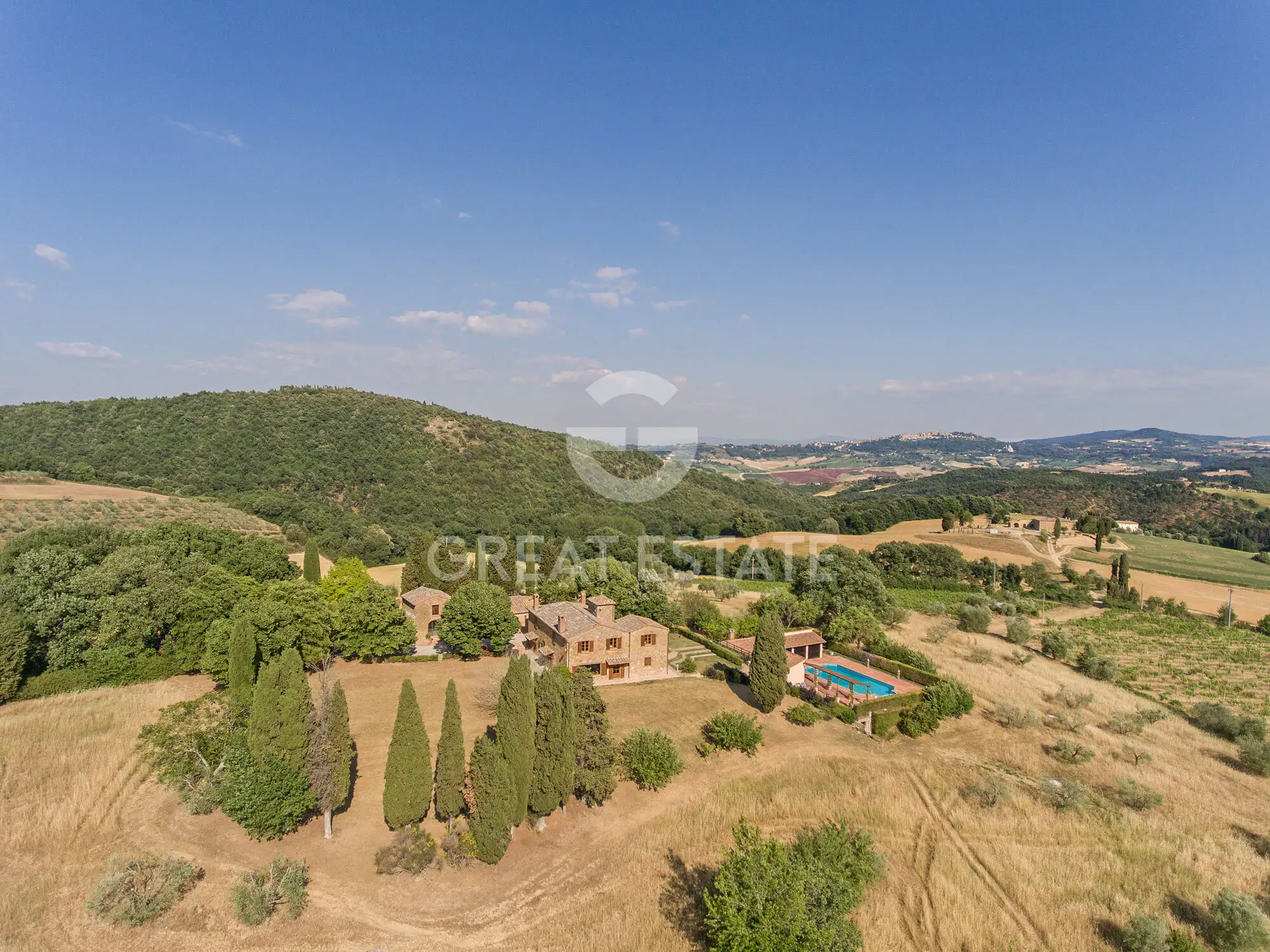 House 870m² in Italy, Siena. Priced at 2950000€ rent photo-14