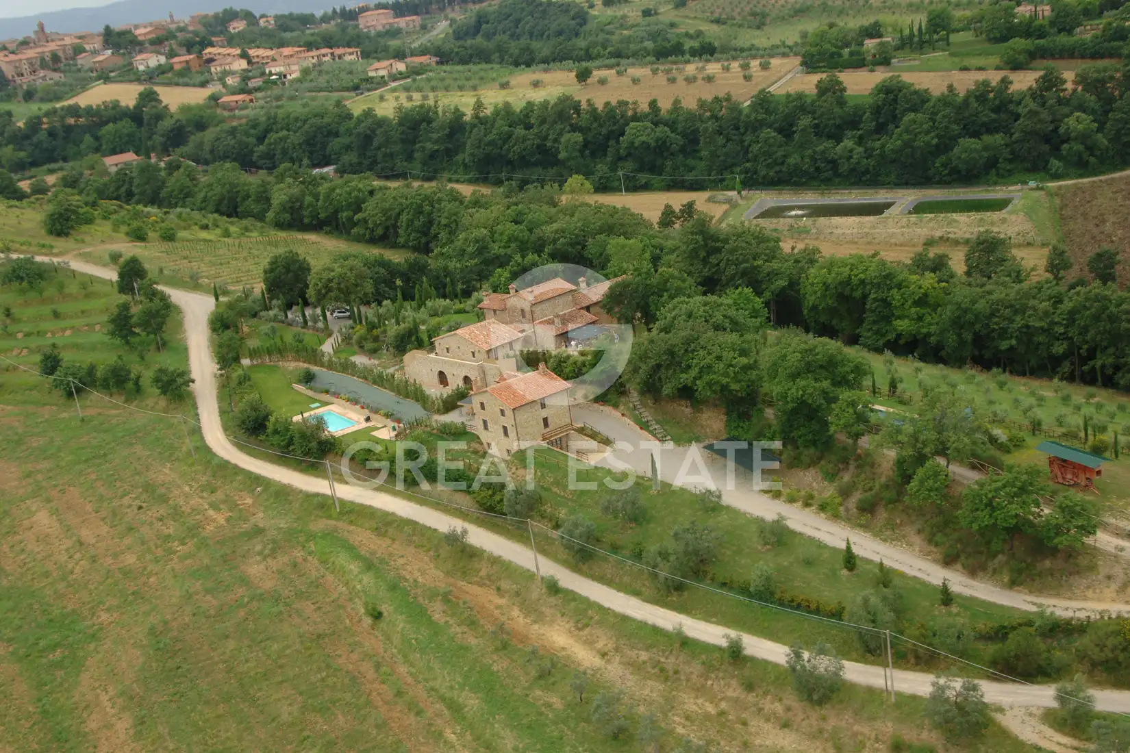 House 605m² in Italy, Perugia. Priced at 2300000€ rent photo-1