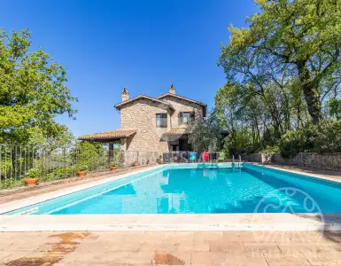 Buy in Italy for 690000€
