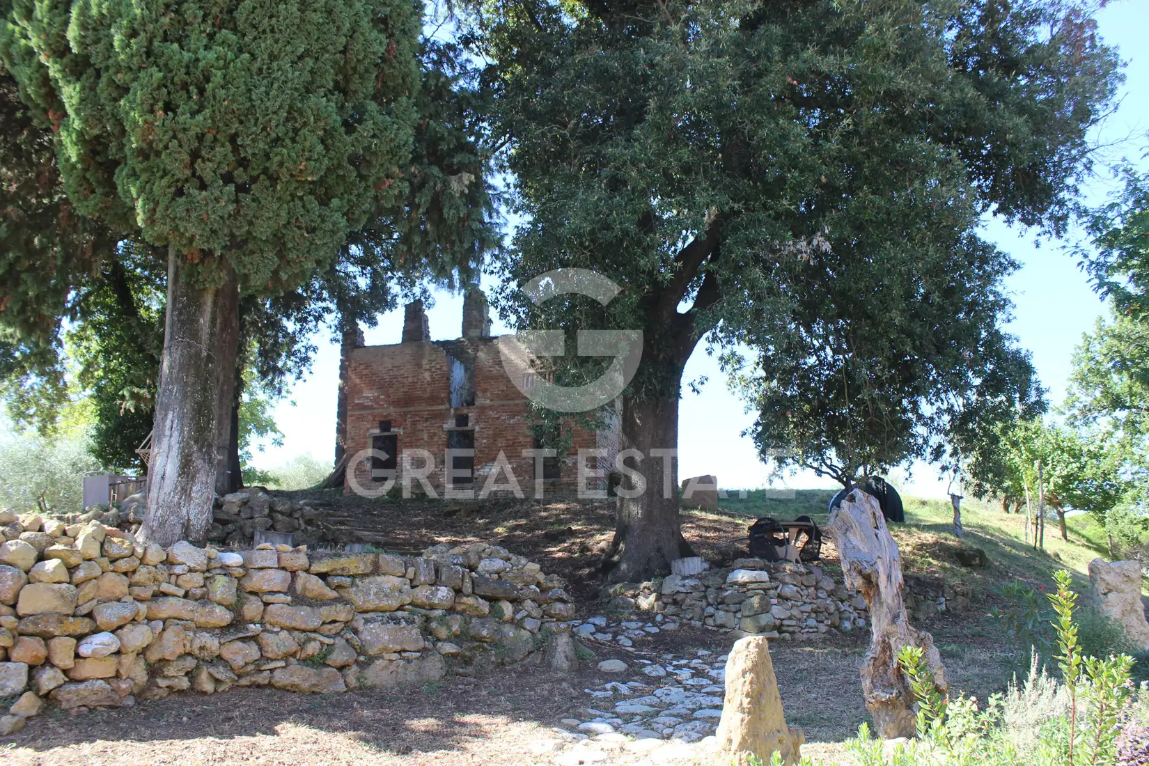 House 401m² in Italy, Siena. Priced at 500000€ rent photo-2