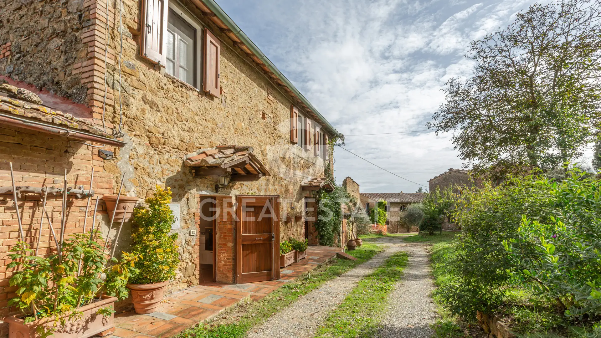 House 401m² in Italy, Siena. Priced at 500000€ rent photo-5