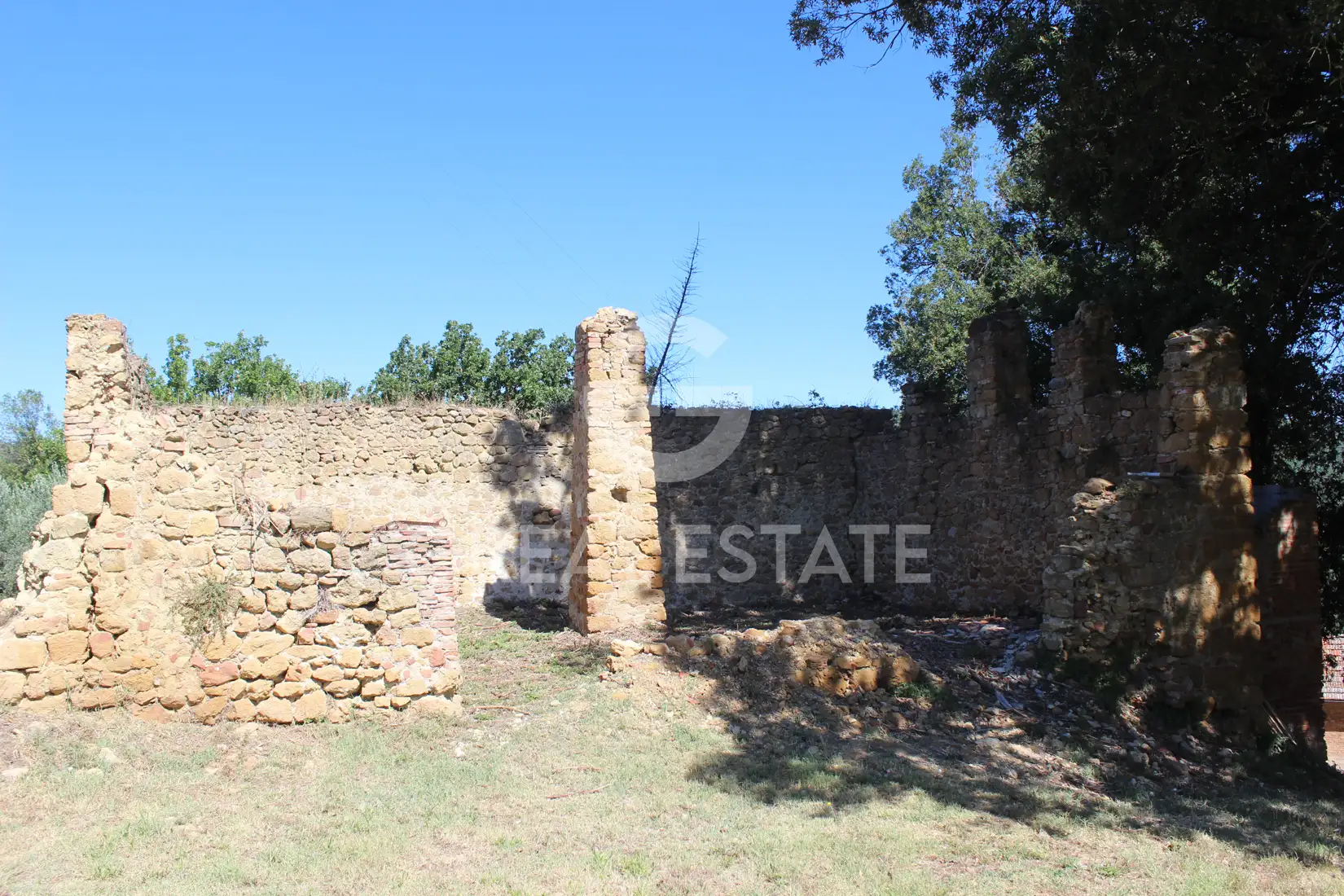 House 401m² in Italy, Siena. Priced at 500000€ rent photo-6