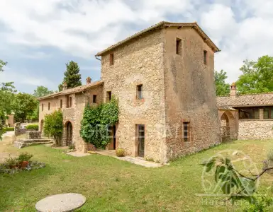 Buy in Italy for 980000€