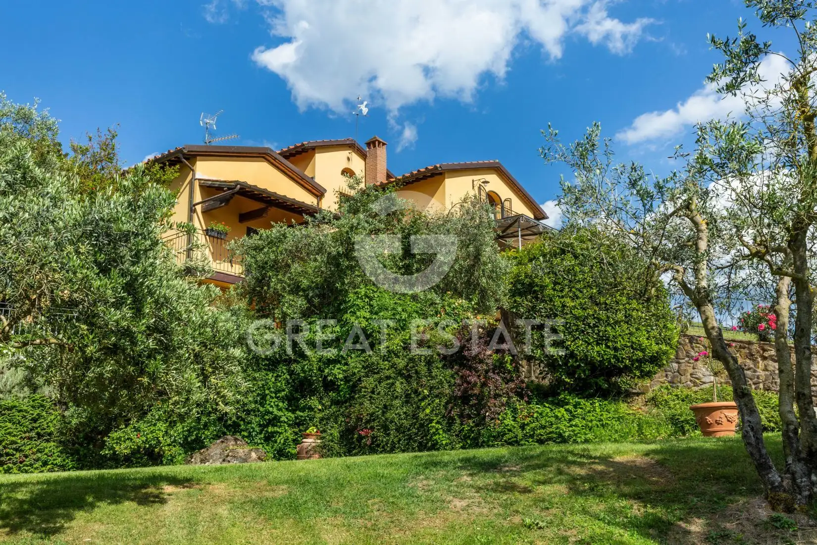 Villa 490m² in Italy, Arezzo. Priced at 740000€ rent photo-5