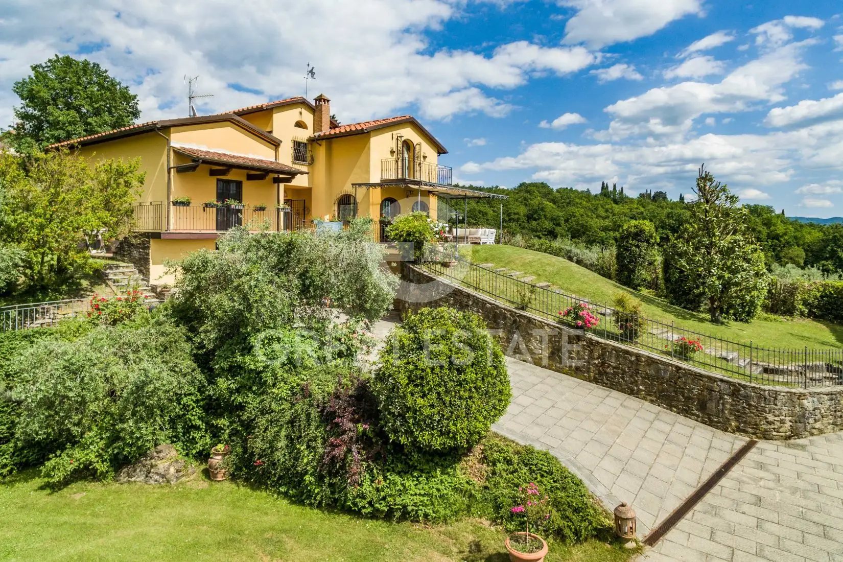 Villa 490m² in Italy, Arezzo. Priced at 740000€ rent photo-6