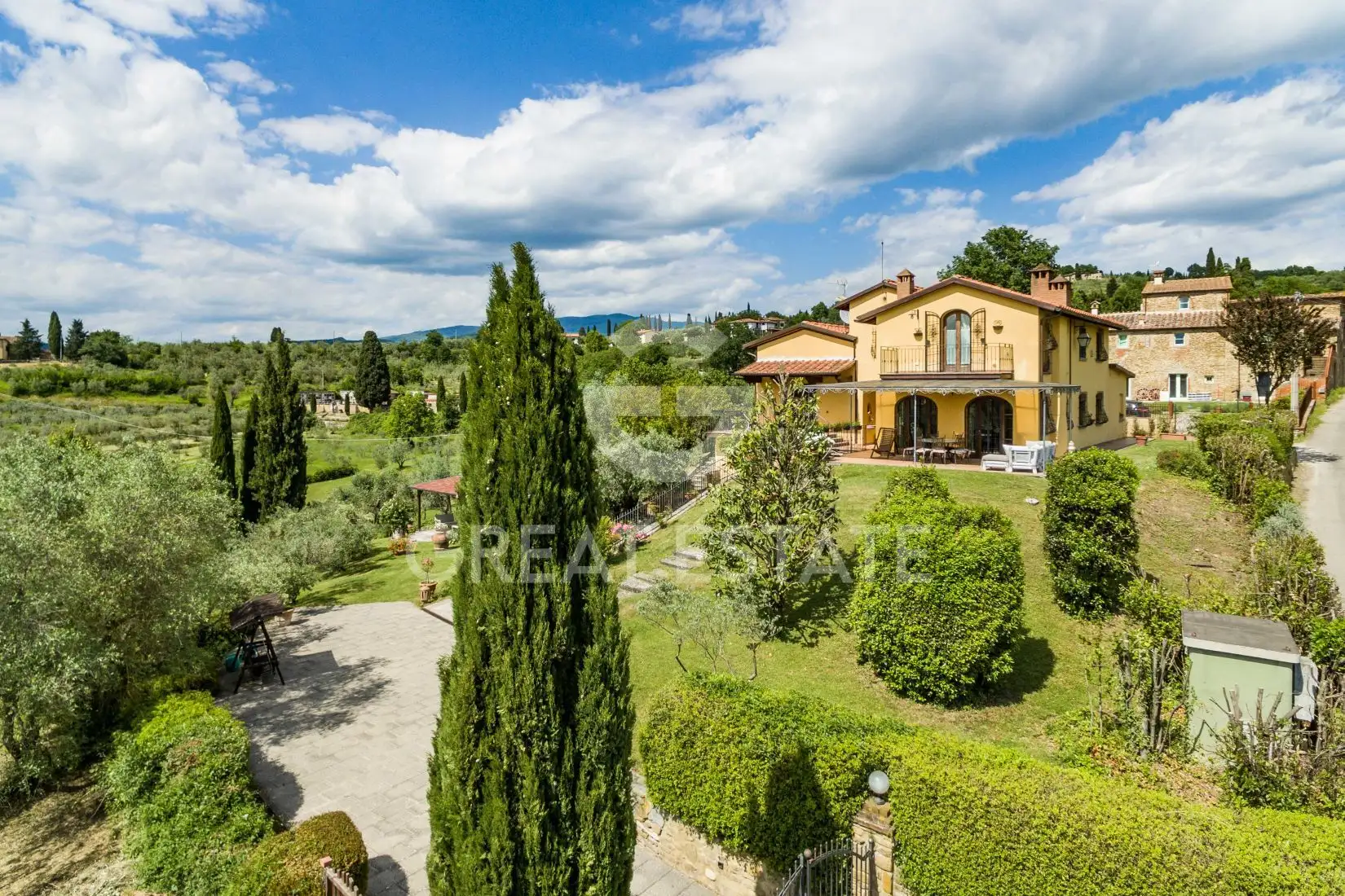 Villa 490m² in Italy, Arezzo. Priced at 740000€ rent photo-7