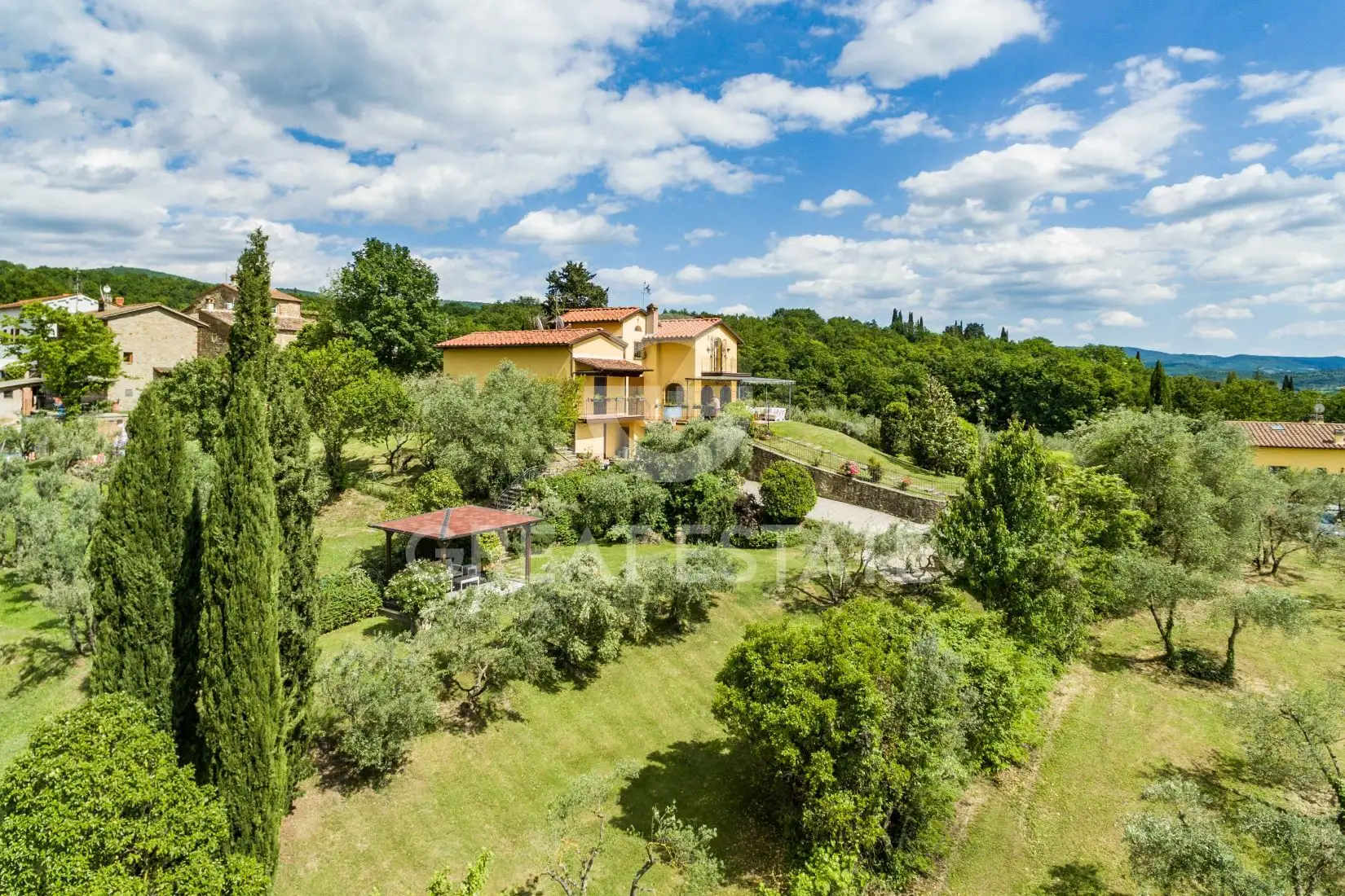 Villa 490m² in Italy, Arezzo. Priced at 740000€ rent photo-9