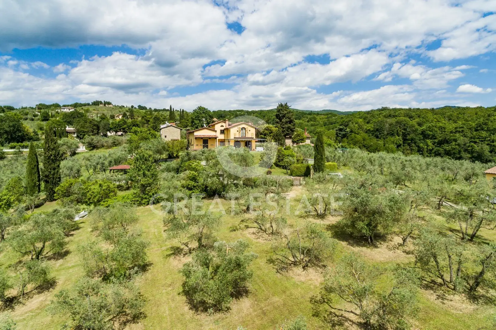 Villa 490m² in Italy, Arezzo. Priced at 740000€ rent photo-10