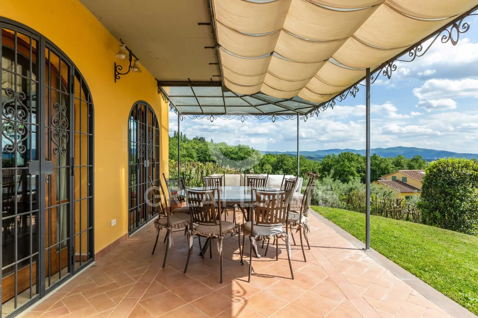 Villa 490m² in Italy, Arezzo. Priced at 740000€ rent photo-11