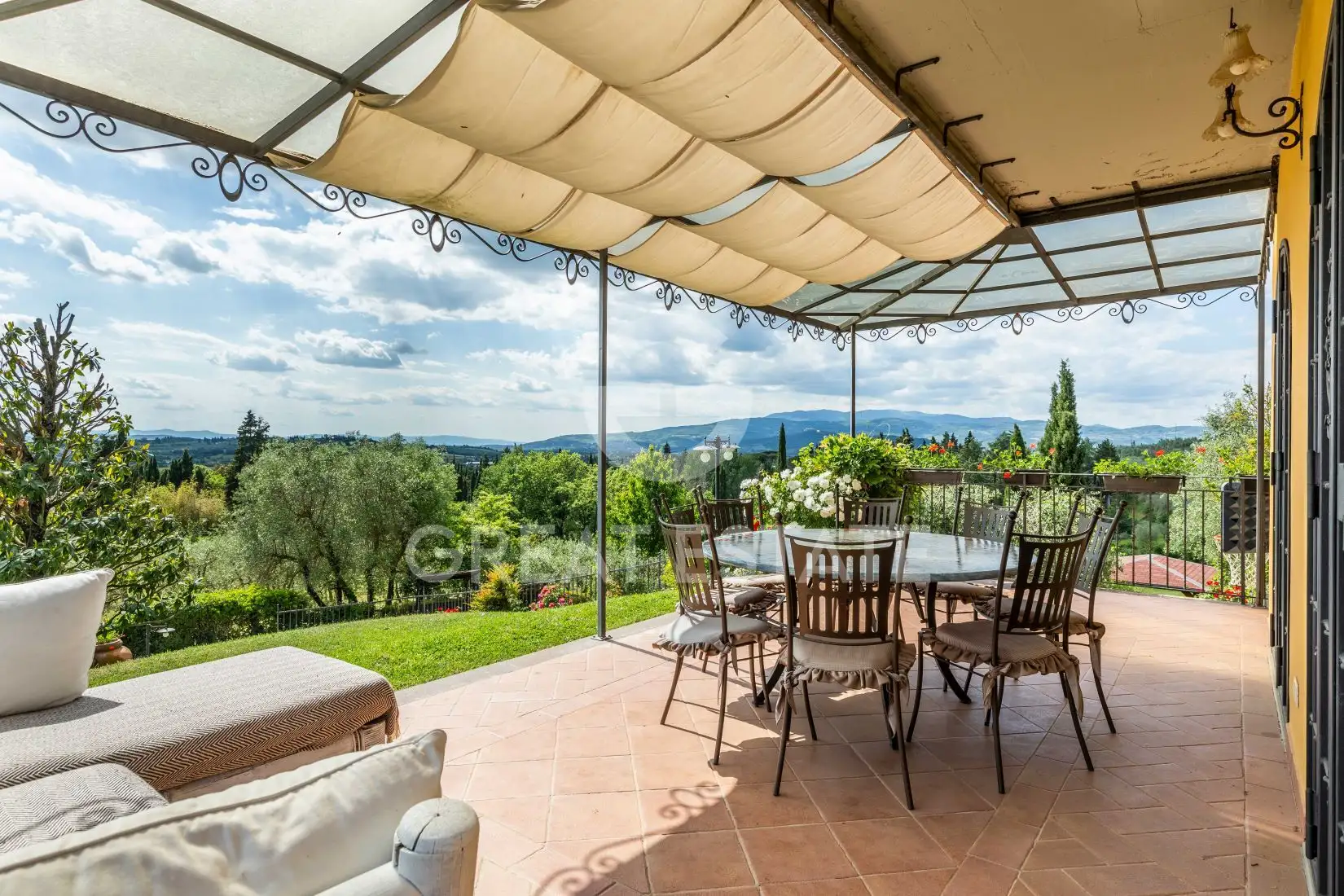 Villa 490m² in Italy, Arezzo. Priced at 740000€ rent photo-12