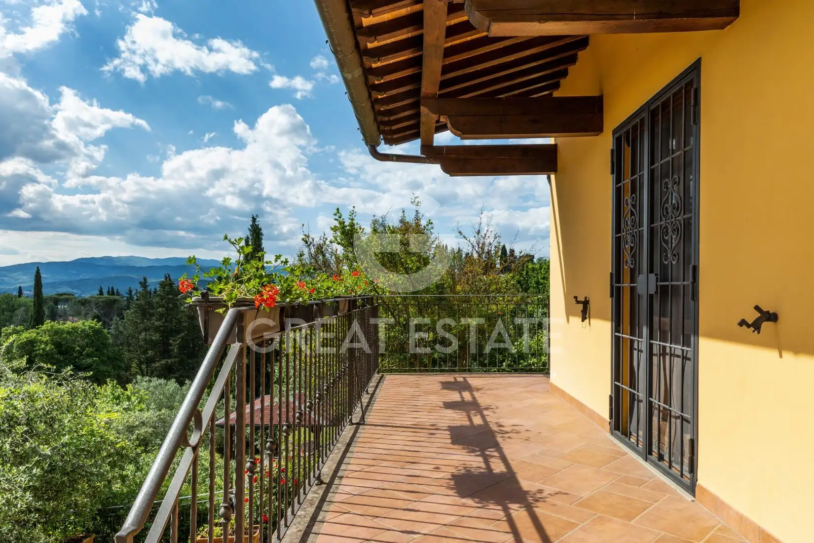 Villa 490m² in Italy, Arezzo. Priced at 740000€ rent photo-13