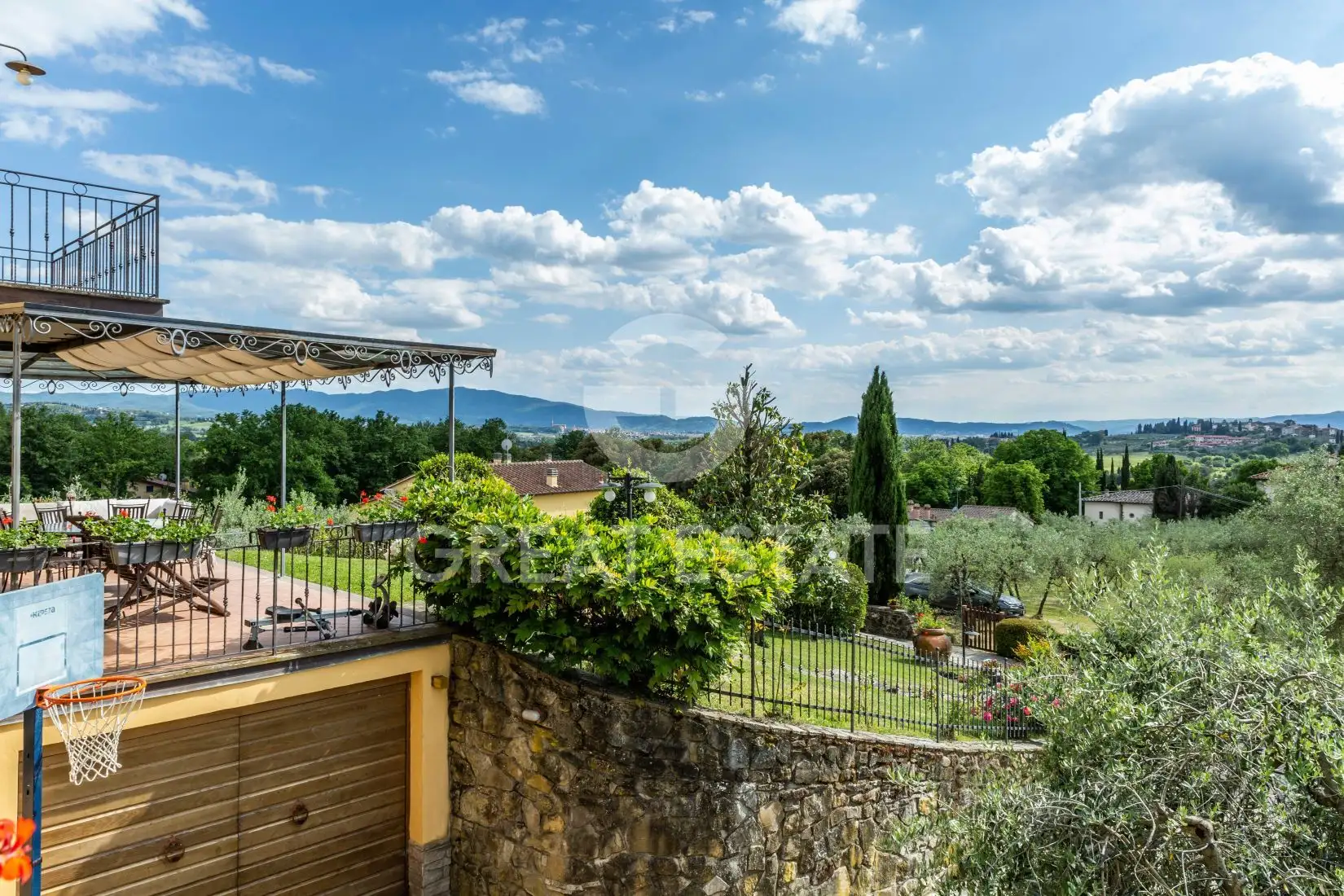 Villa 490m² in Italy, Arezzo. Priced at 740000€ rent photo-15