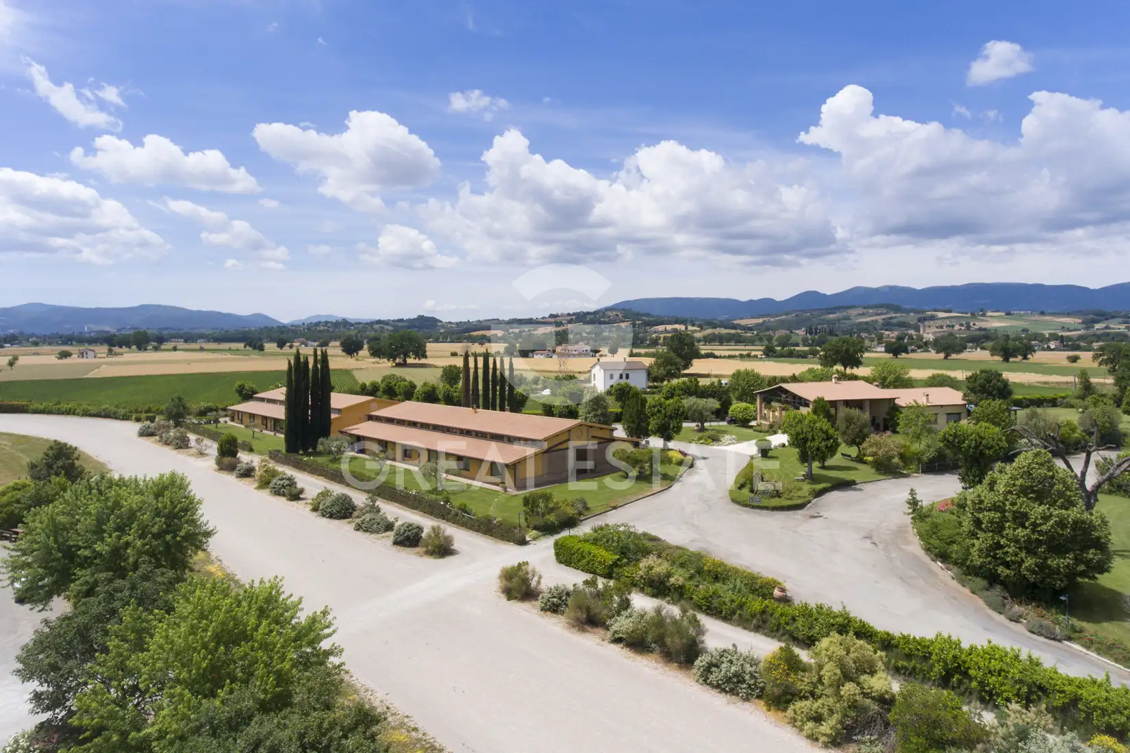 Hotels 3491m² in Italy, Perugia. Priced at 5000000€ rent photo-1