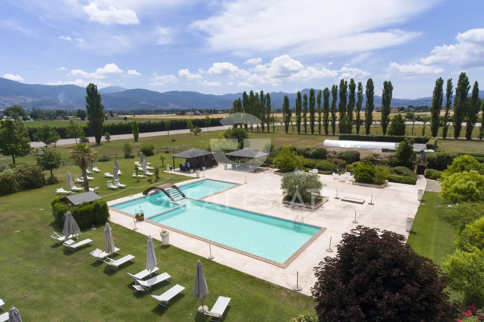 Hotels 3491m² in Italy, Perugia. Priced at 5000000€ rent photo-2