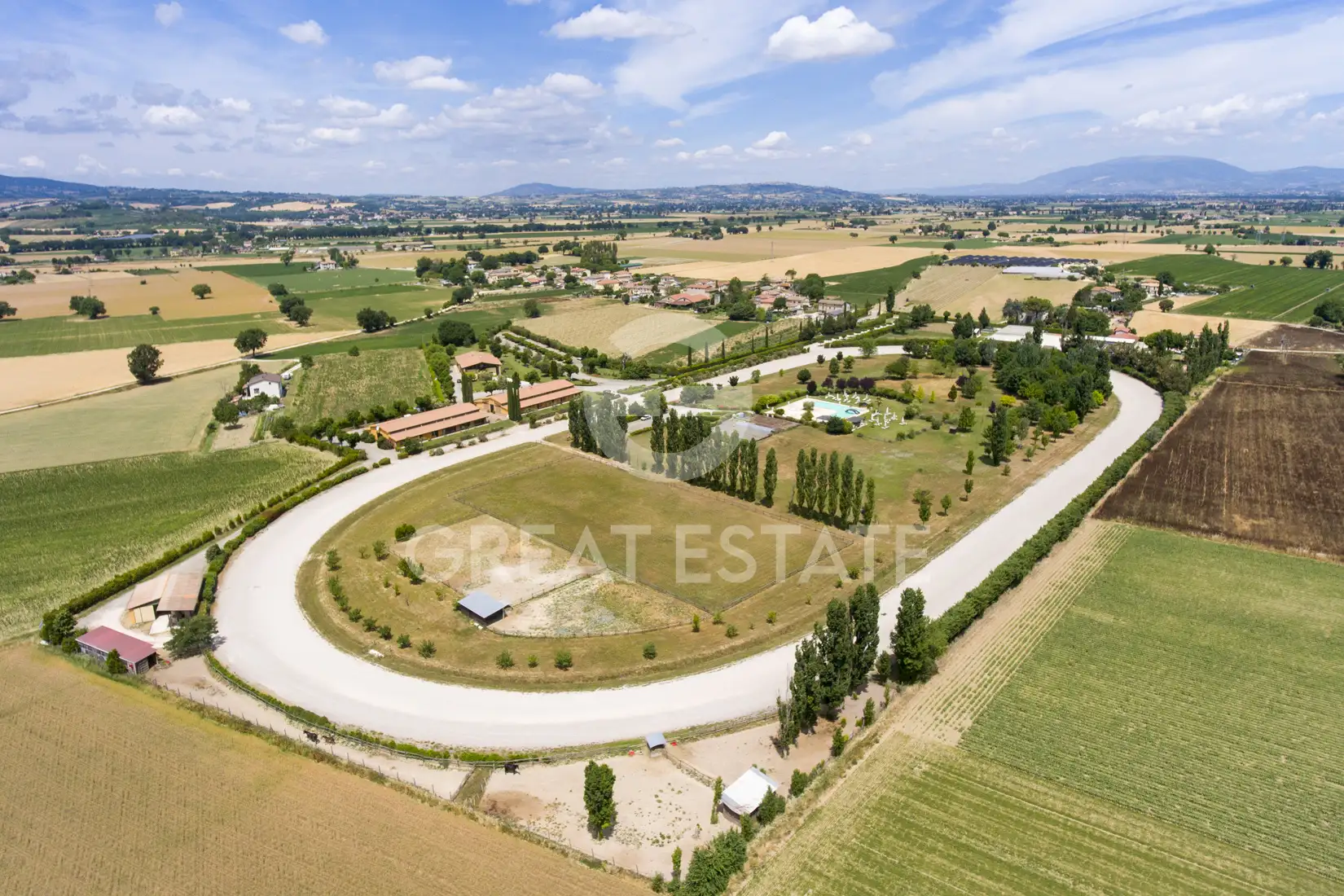 Hotels 3491m² in Italy, Perugia. Priced at 5000000€ rent photo-6